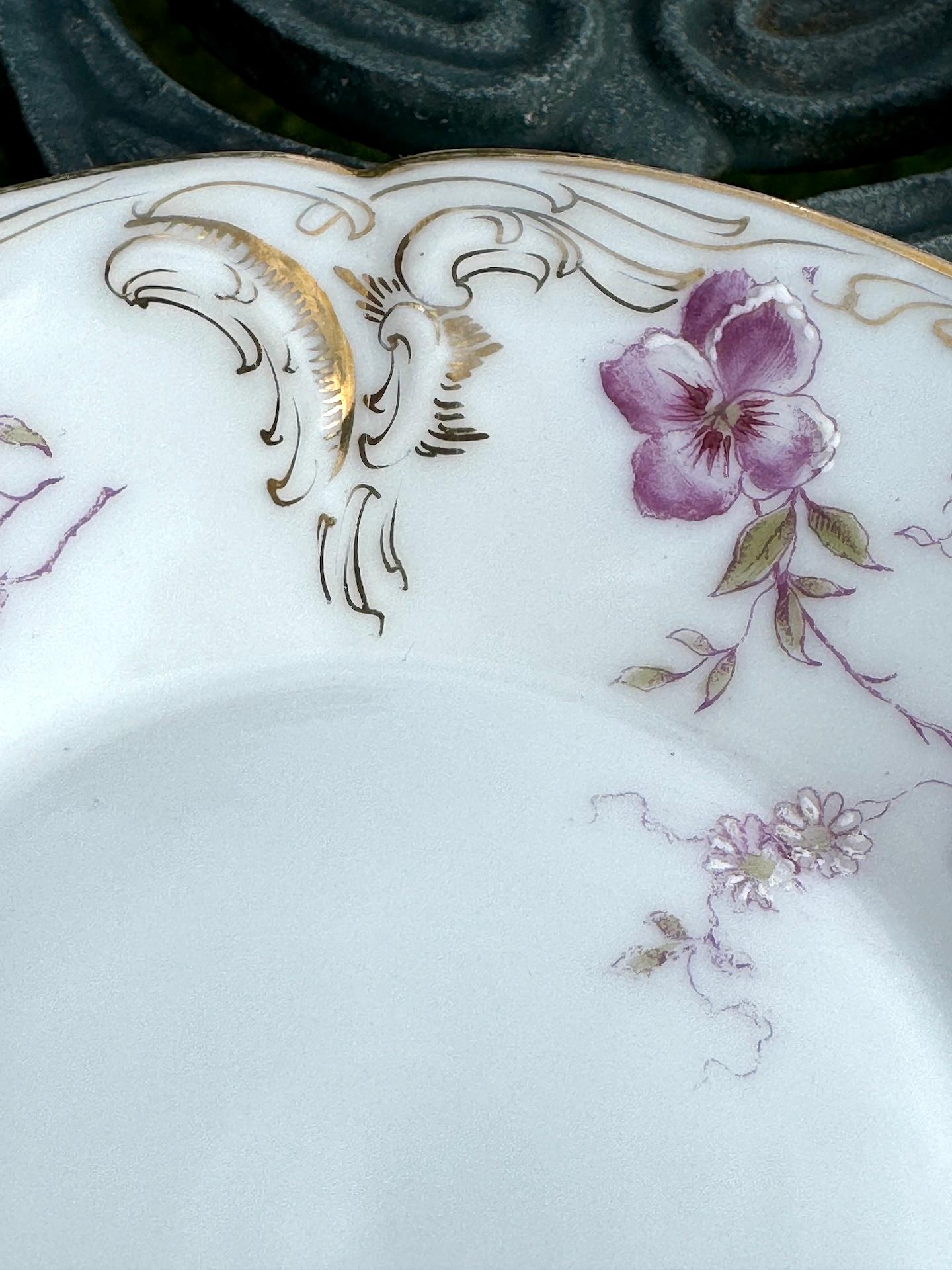 Art Nouveau Taza Platillo Pintado a Mano Oro Púrpura Blanco Porcelana by Rosenthal en Bueno Estado en Crespières, FR