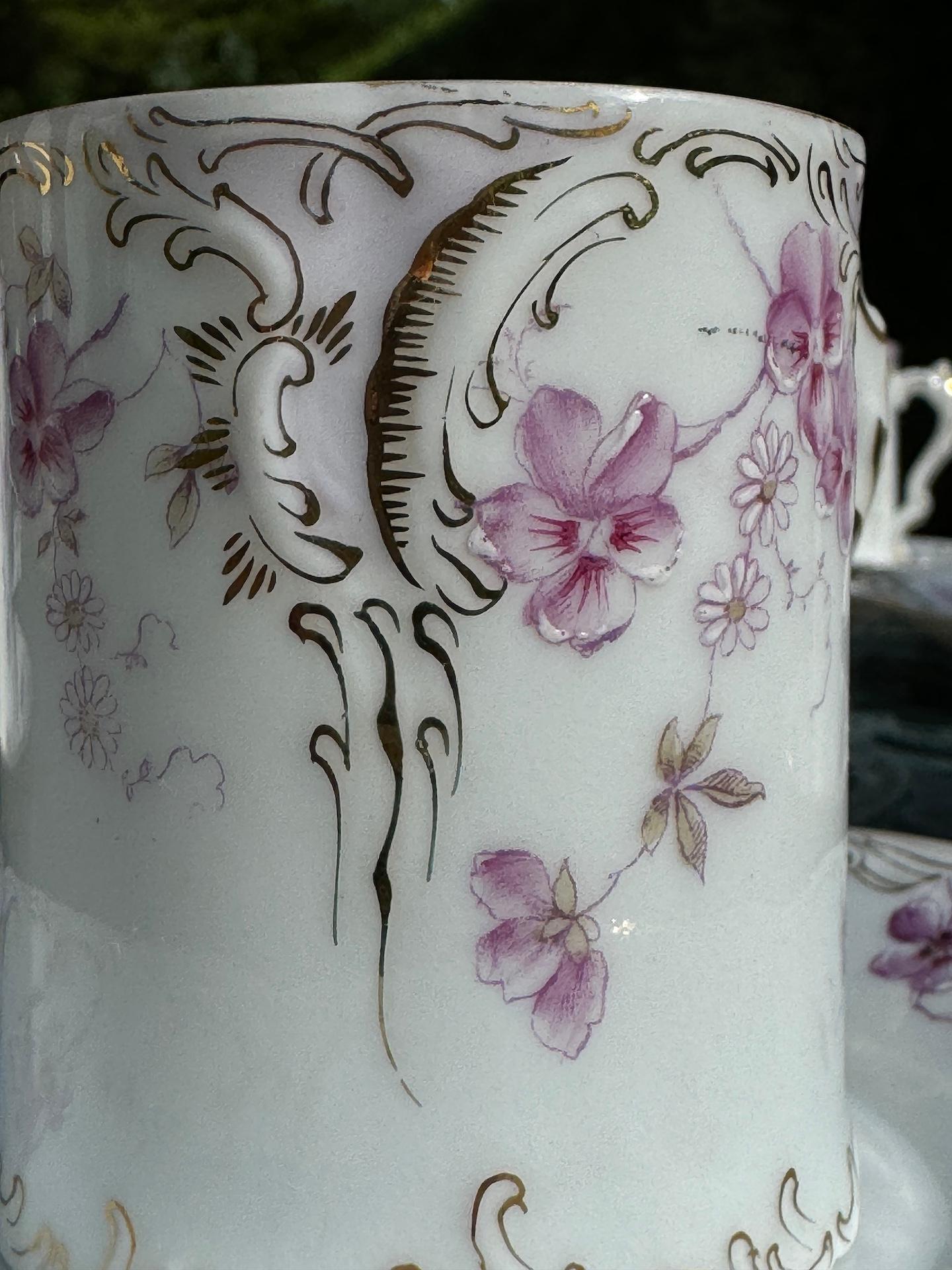 Art Nouveau Taza Platillo Pintado a Mano Oro Púrpura Blanco Porcelana by Rosenthal Fines del siglo XIX