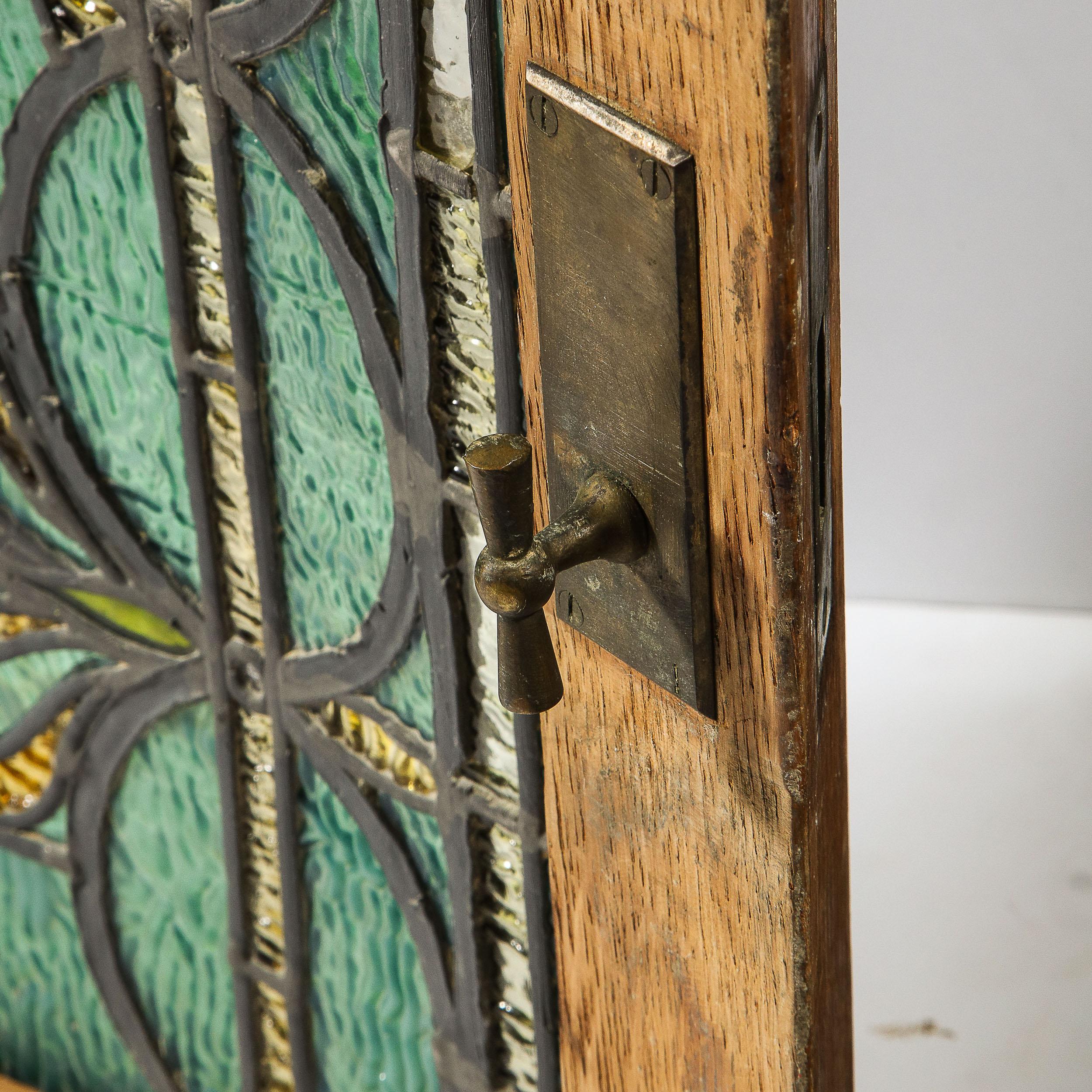 Jugendstil-Paneel/Fenster aus geschwungenem Buntglas und Bronze im Jugendstil, Tiffany zugeschrieben (amerikanisch) im Angebot