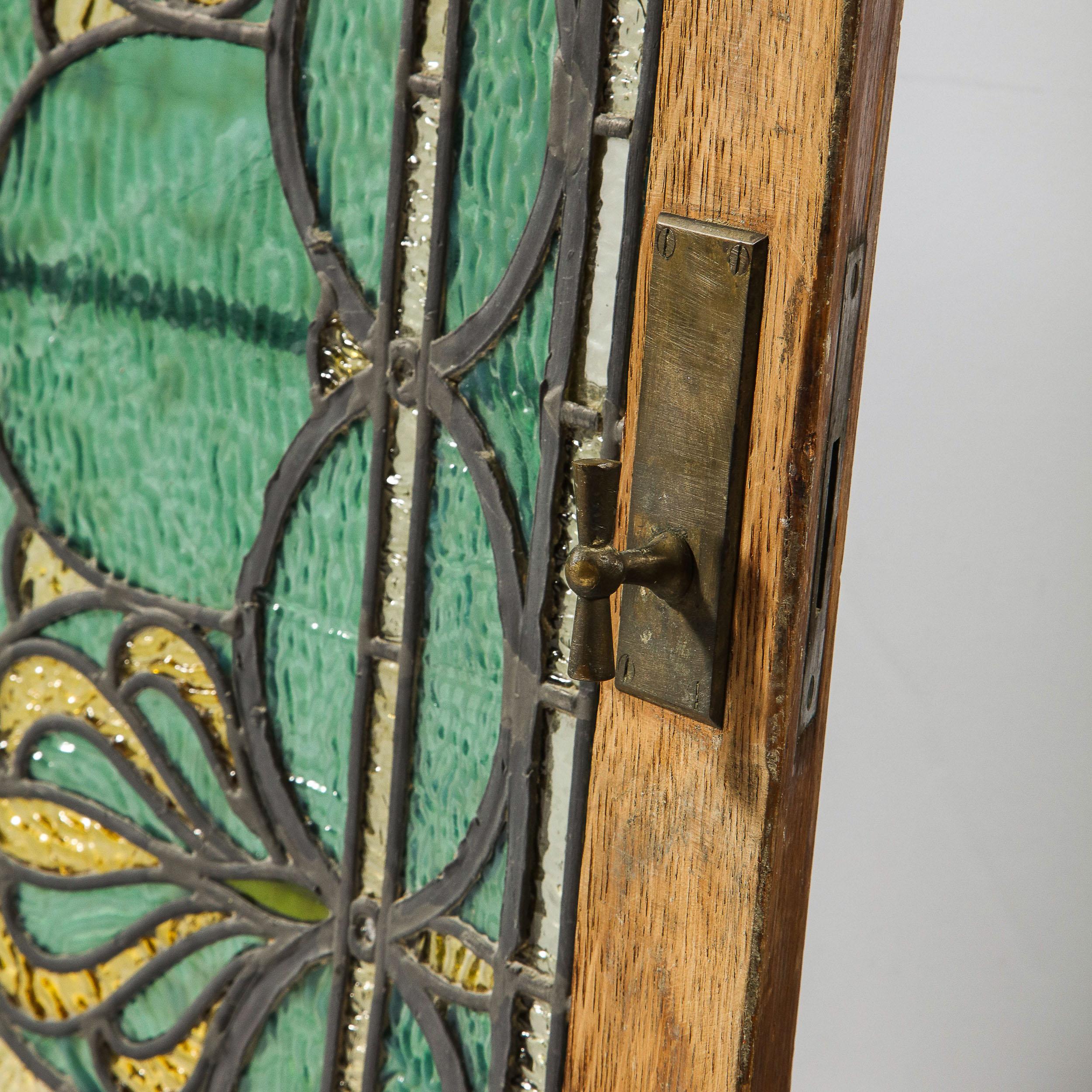 Début du 20ème siècle Vitrail incurvé et fenêtre en bronze Art Nouveau, attribué à Tiffany en vente