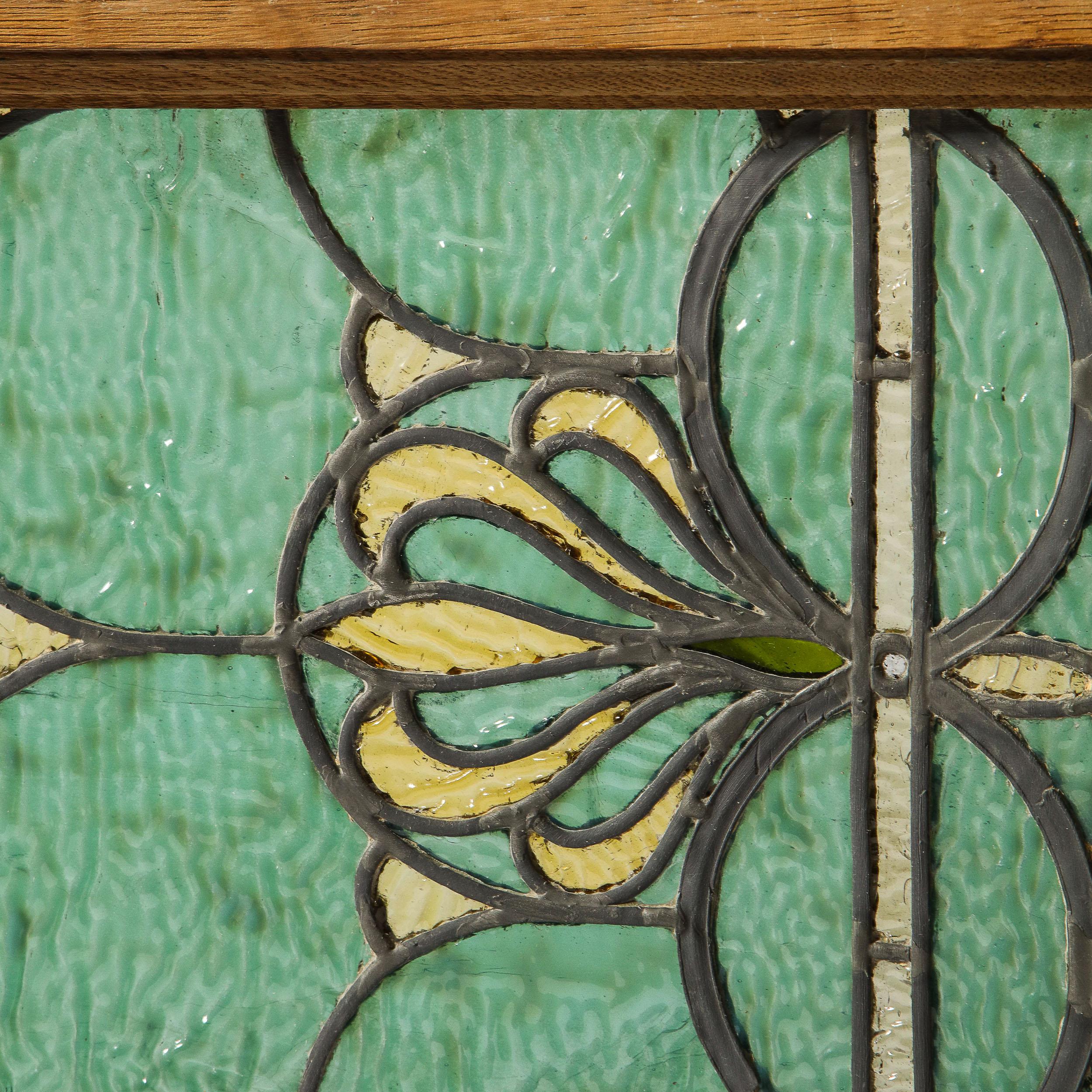 Jugendstil-Paneel/Fenster aus geschwungenem Buntglas und Bronze im Jugendstil, Tiffany zugeschrieben (Frühes 20. Jahrhundert) im Angebot