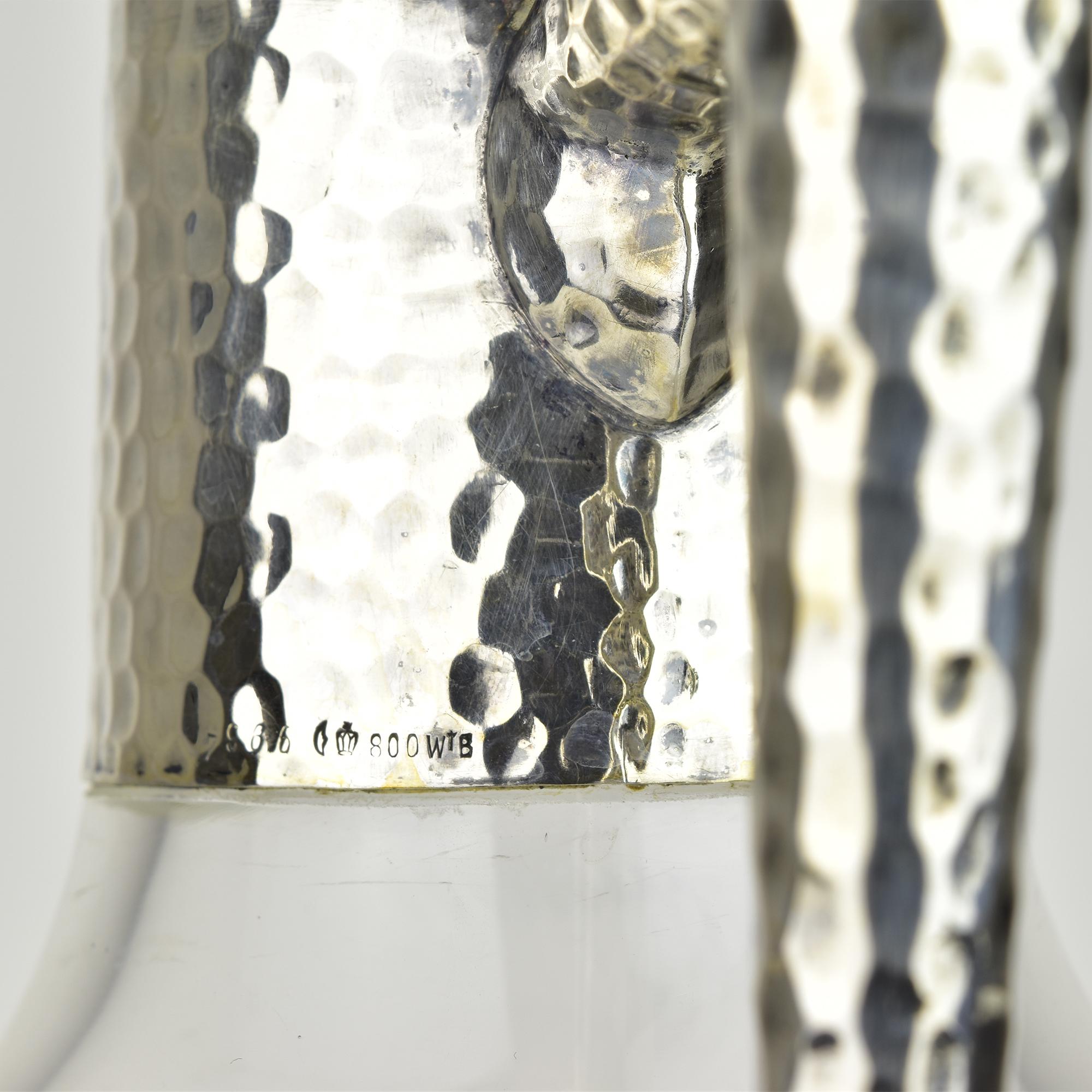 Decantador de cristal tallado Art Nouveau Montaje en plata martillada a mano Wilhelm Binder principios del siglo XX en venta