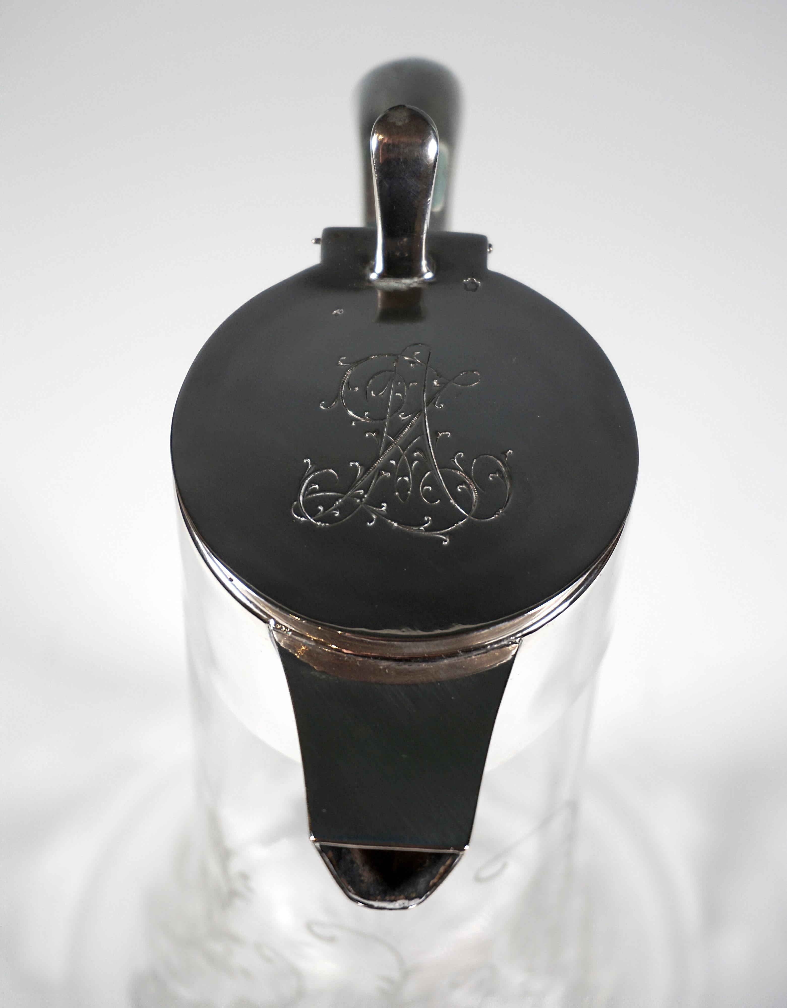 Jarra de vidrio tallado Art Nouveau con montura de plata, por Robert Macher, Viena 1900 Tallado en venta