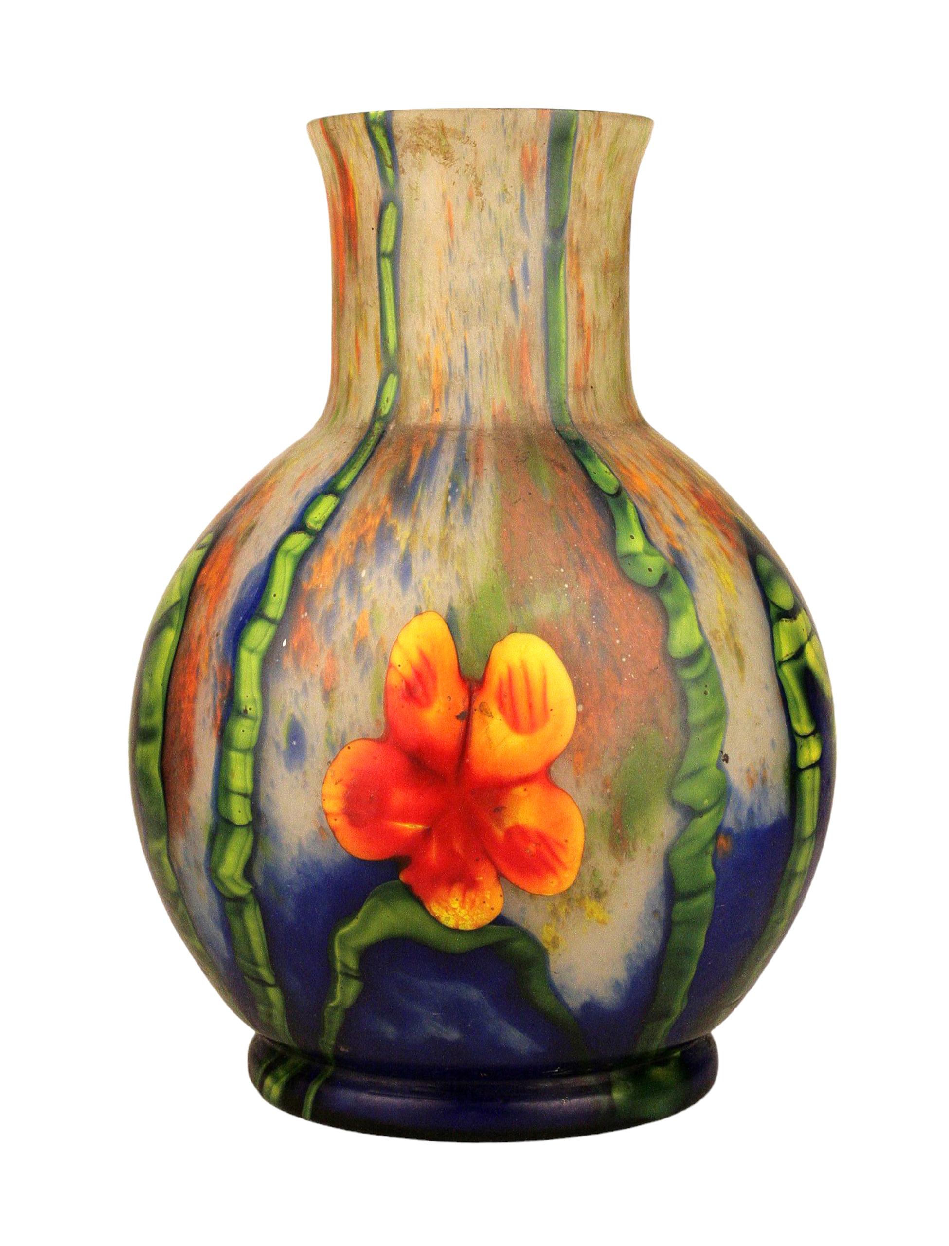 Vase à fleurs en marqueterie de boules, Art Nouveau tchèque bohème des années 1920, Verrerie Kralik

Par : Kralik Glassworks
MATERIAL : verre, verre soufflé, verre d'art
Technique : coulé, dépoli, marqueterie
Dimensions : 8 po x 11 po
Date : début