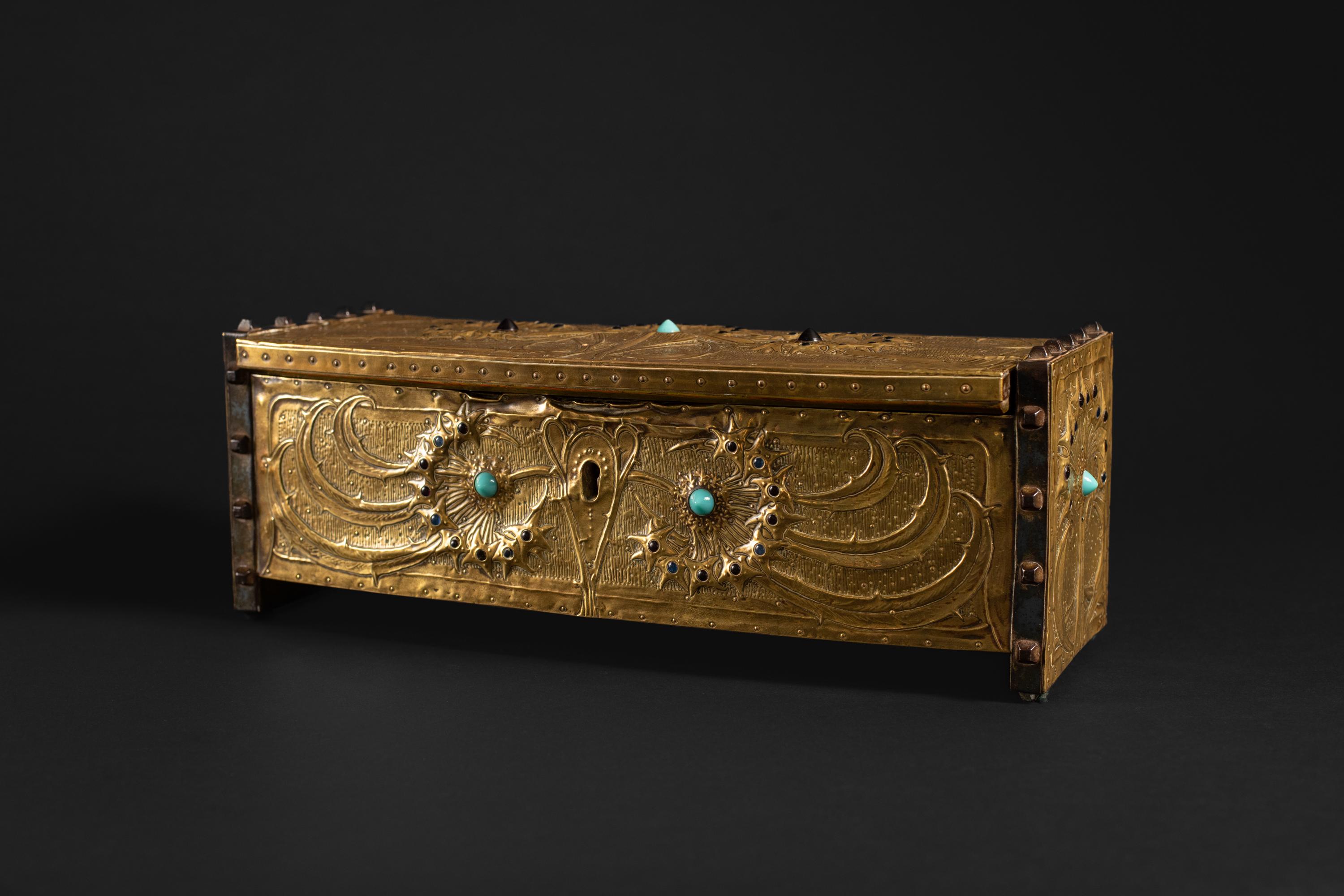 Art Nouveau Dandelion Repoussé Box by Alfred Daguet In Good Condition For Sale In Chicago, US