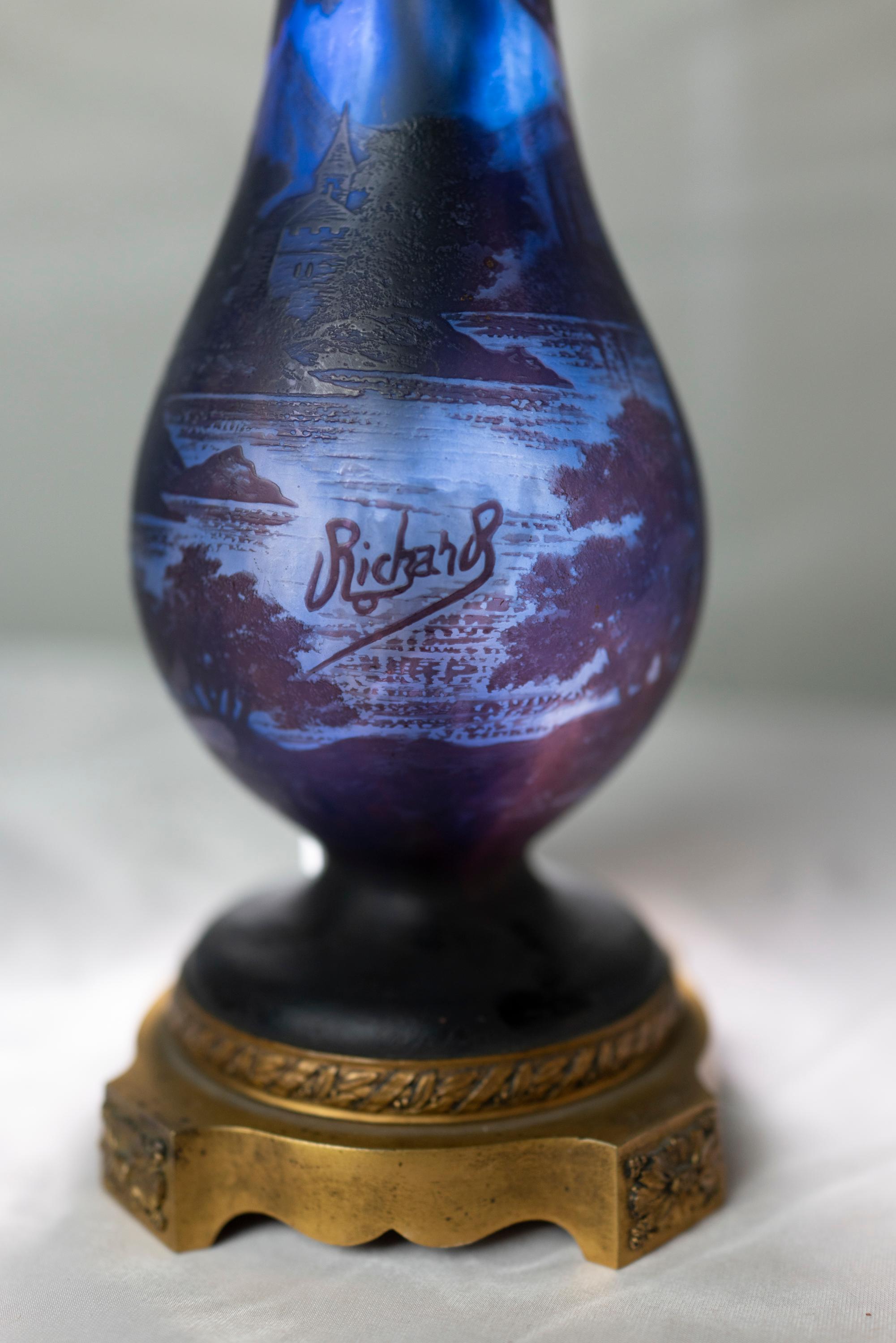 Inizio XX secolo Lampada da tavolo Art Nouveau in Pâte De Verre blu scuro di A. Richard Burgsthal in vendita