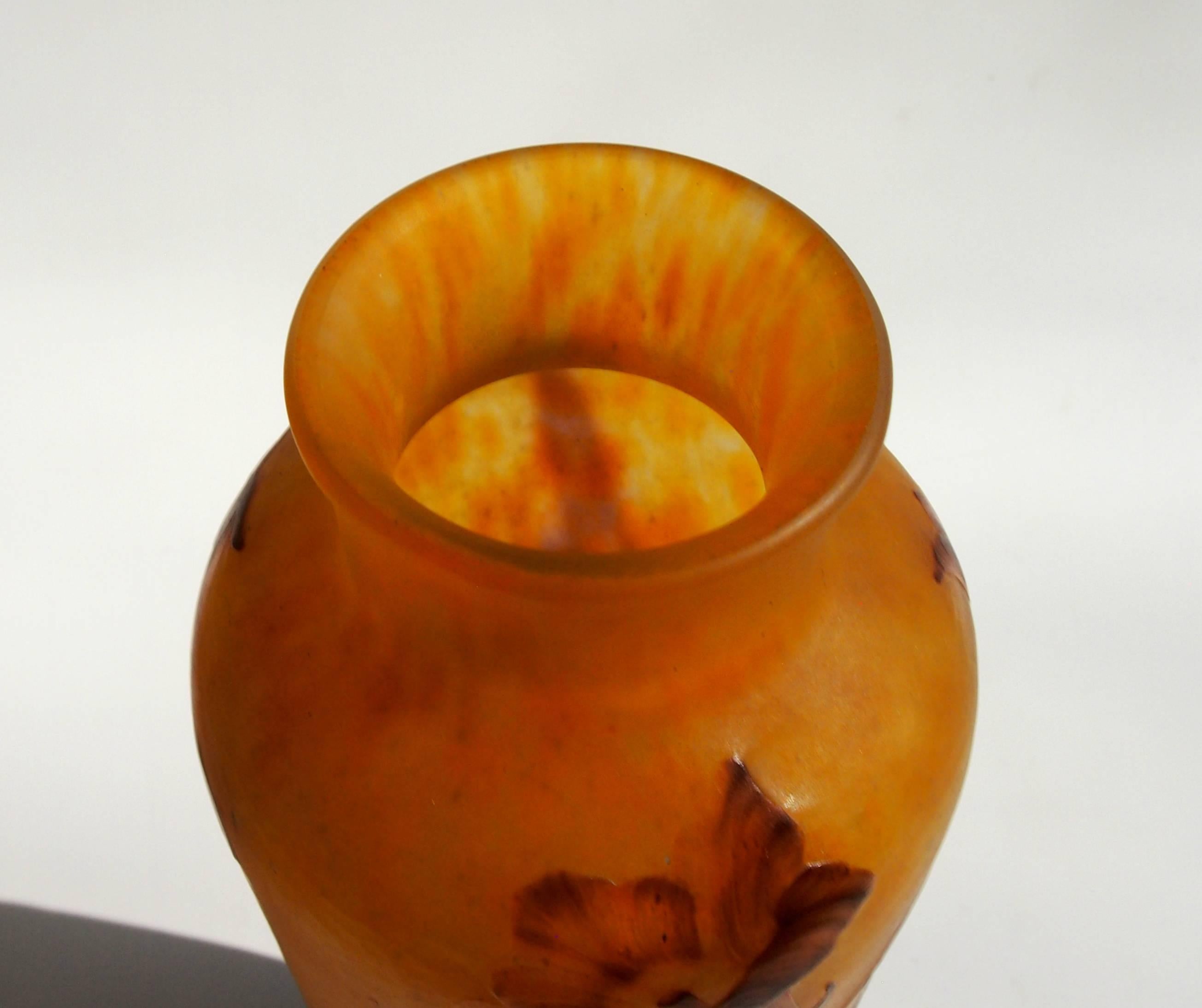 Verre d'art Vase Nicotiana en verre sculpté et camée Daum de style Art nouveau français en vente