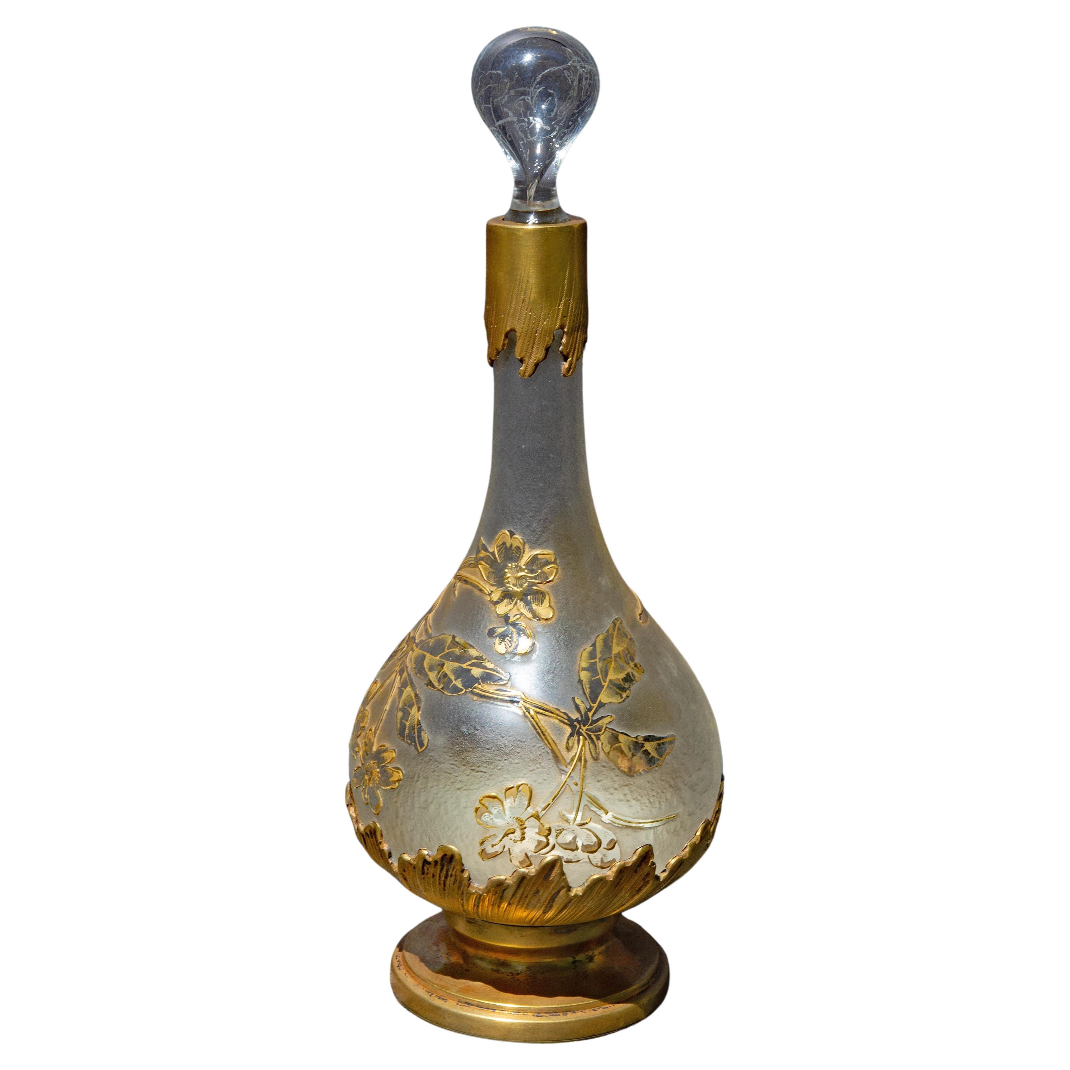 Francese Bottiglia Art Nouveau Daum Nancy Acid Cut con montatura in bronzo Circa 1900 in vendita