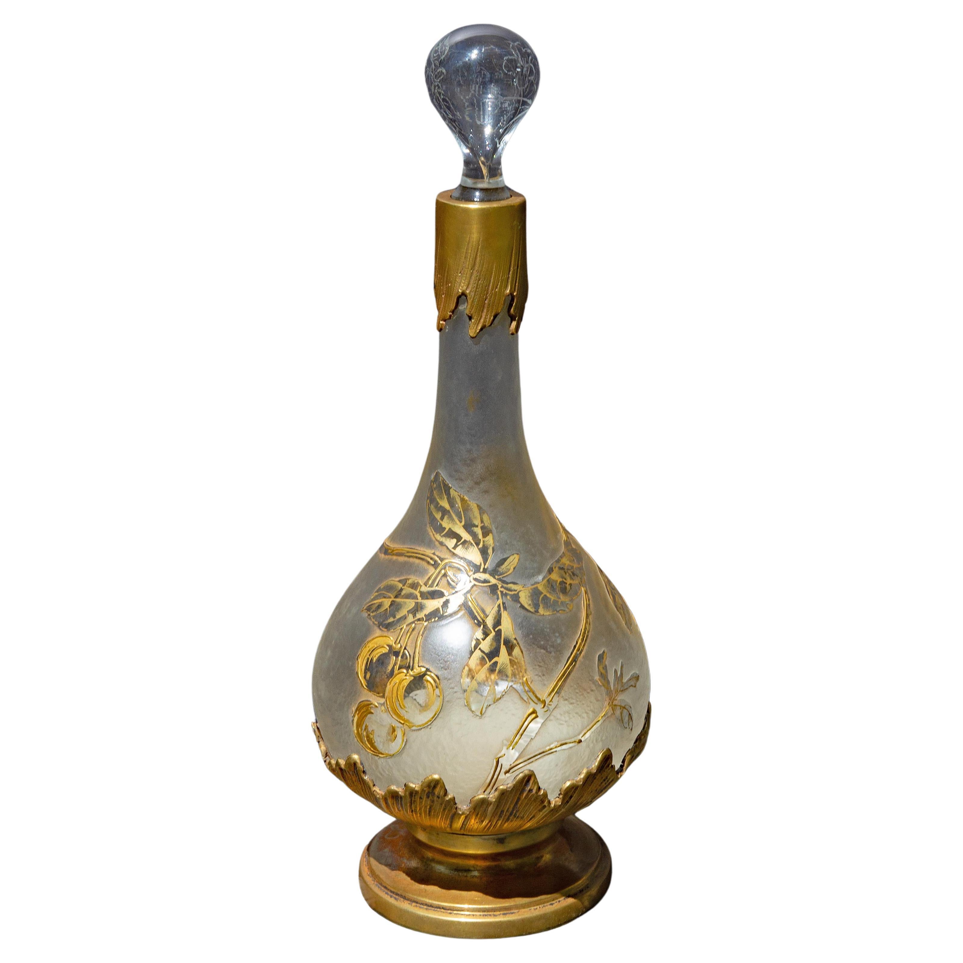Bottiglia Art Nouveau Daum Nancy Acid Cut con montatura in bronzo Circa 1900 in vendita
