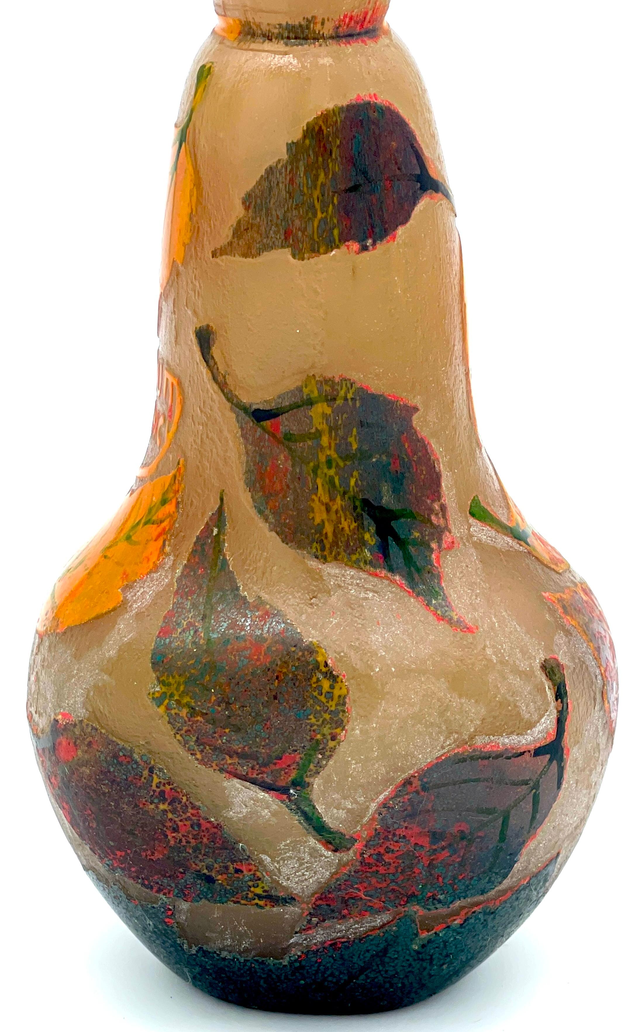 Art Nouveau Daum Nancy inciso all'acido, cammeo e smalto  Vaso di vetro In condizioni buone in vendita a West Palm Beach, FL