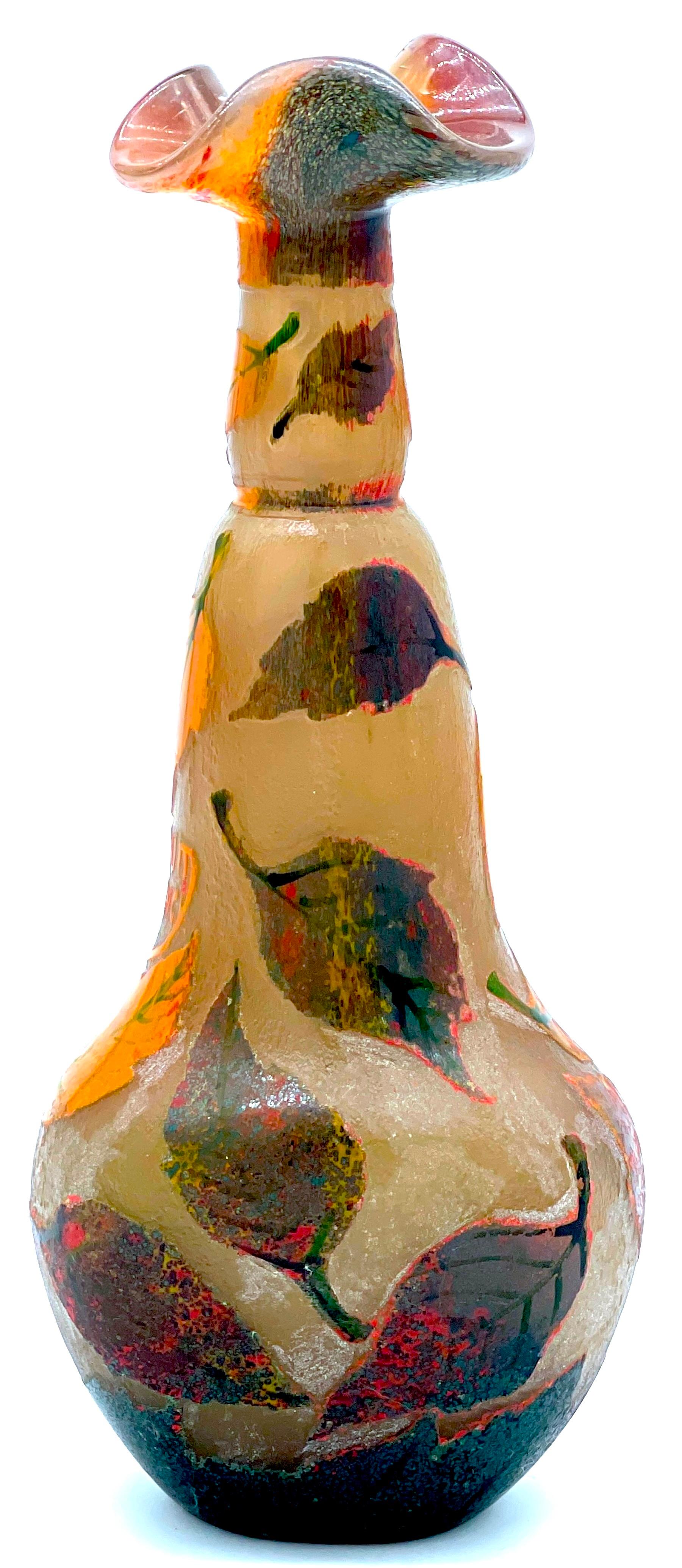 Art Nouveau Daum Nancy inciso all'acido, cammeo e smalto  Vaso di vetro in vendita 2