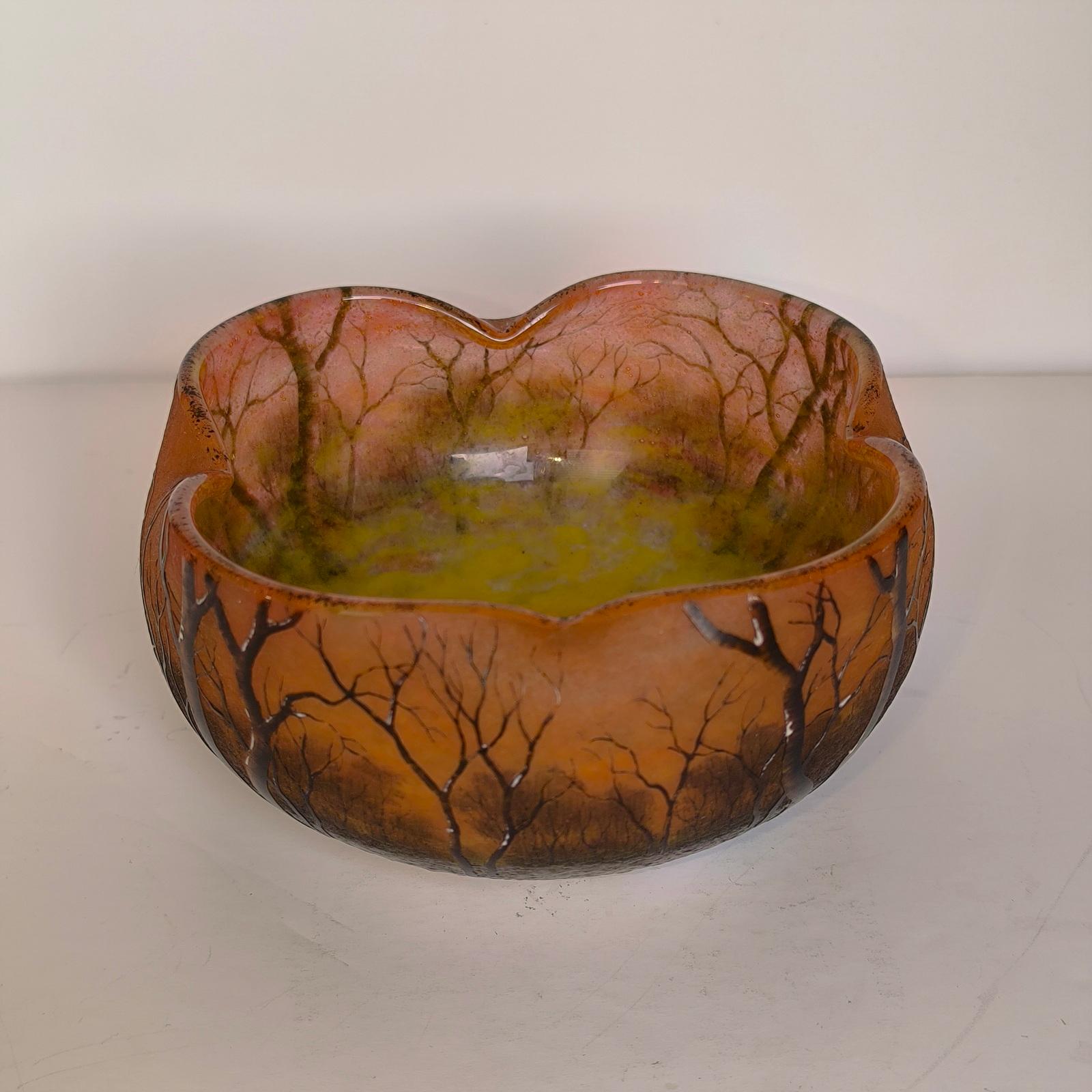 Jugendstil-Schale aus Kamee-Glas von Daum Nancy im Jugendstil, „ Paysage de Verre“ – Winterlandschaft (Französisch) im Angebot