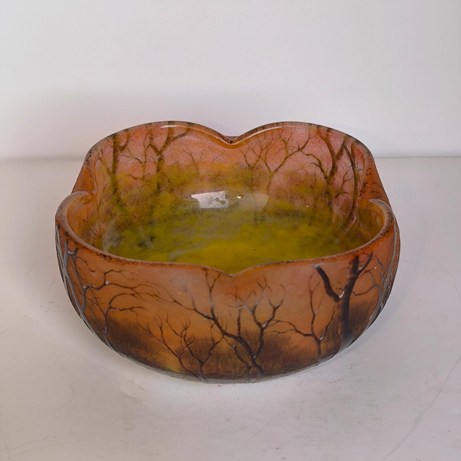 Jugendstil-Schale aus Kamee-Glas von Daum Nancy im Jugendstil, „ Paysage de Verre“ – Winterlandschaft (Radiert) im Angebot
