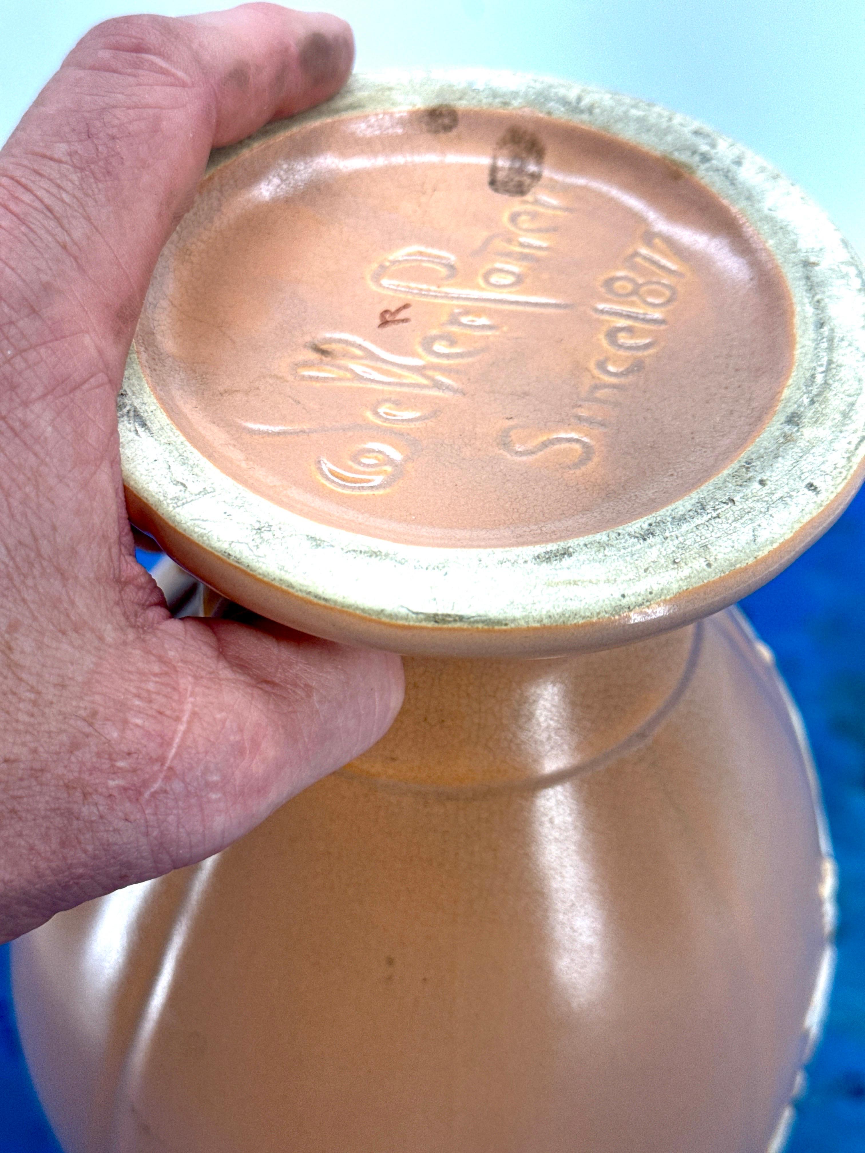 Milieu du XXe siècle Art Nouveau Déco Vase en Poterie Weller Pottery avec Poignées  en vente