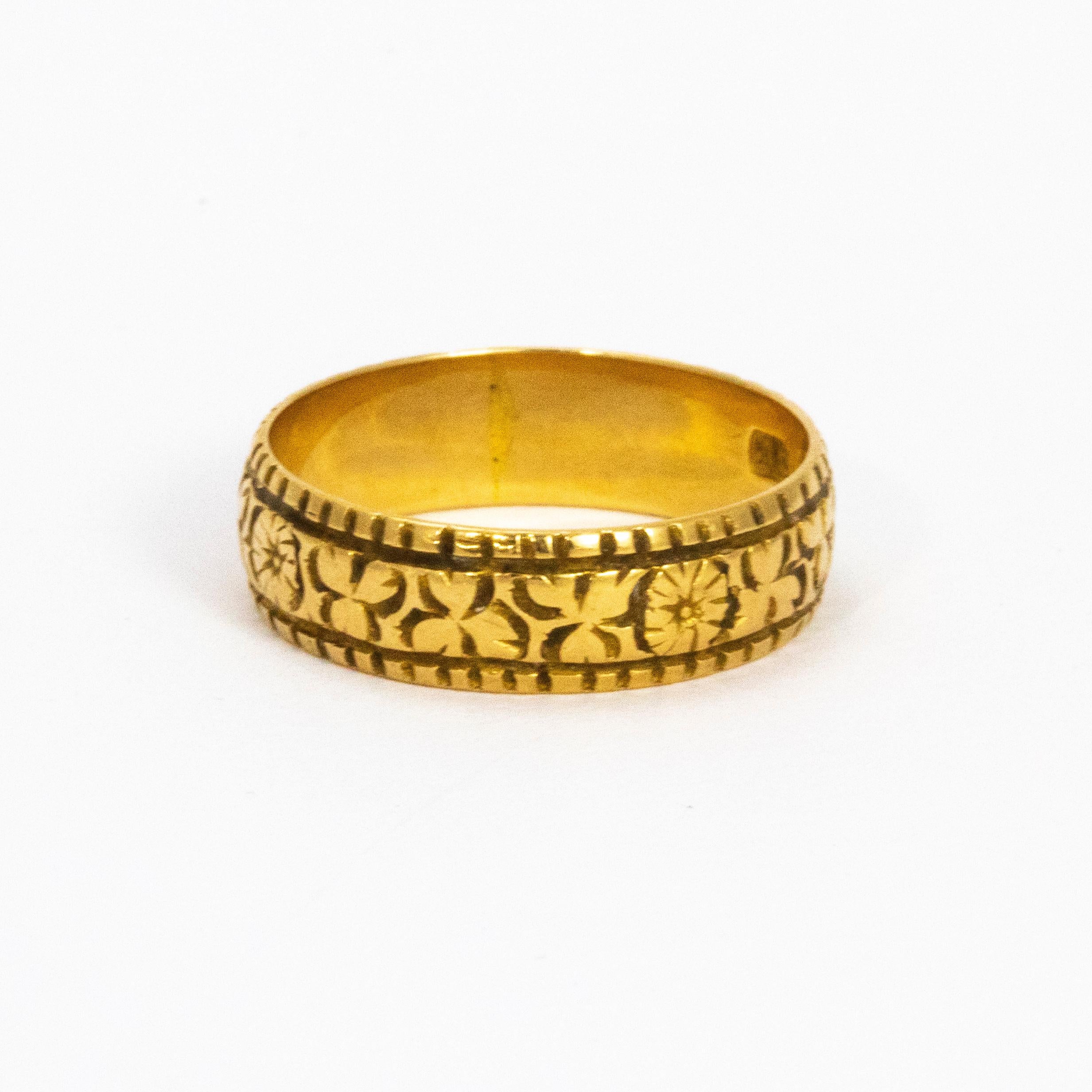 This heavily detailed 18ct gold band is just lovely!

Ring Size: Q 1/2 or 8 1/4