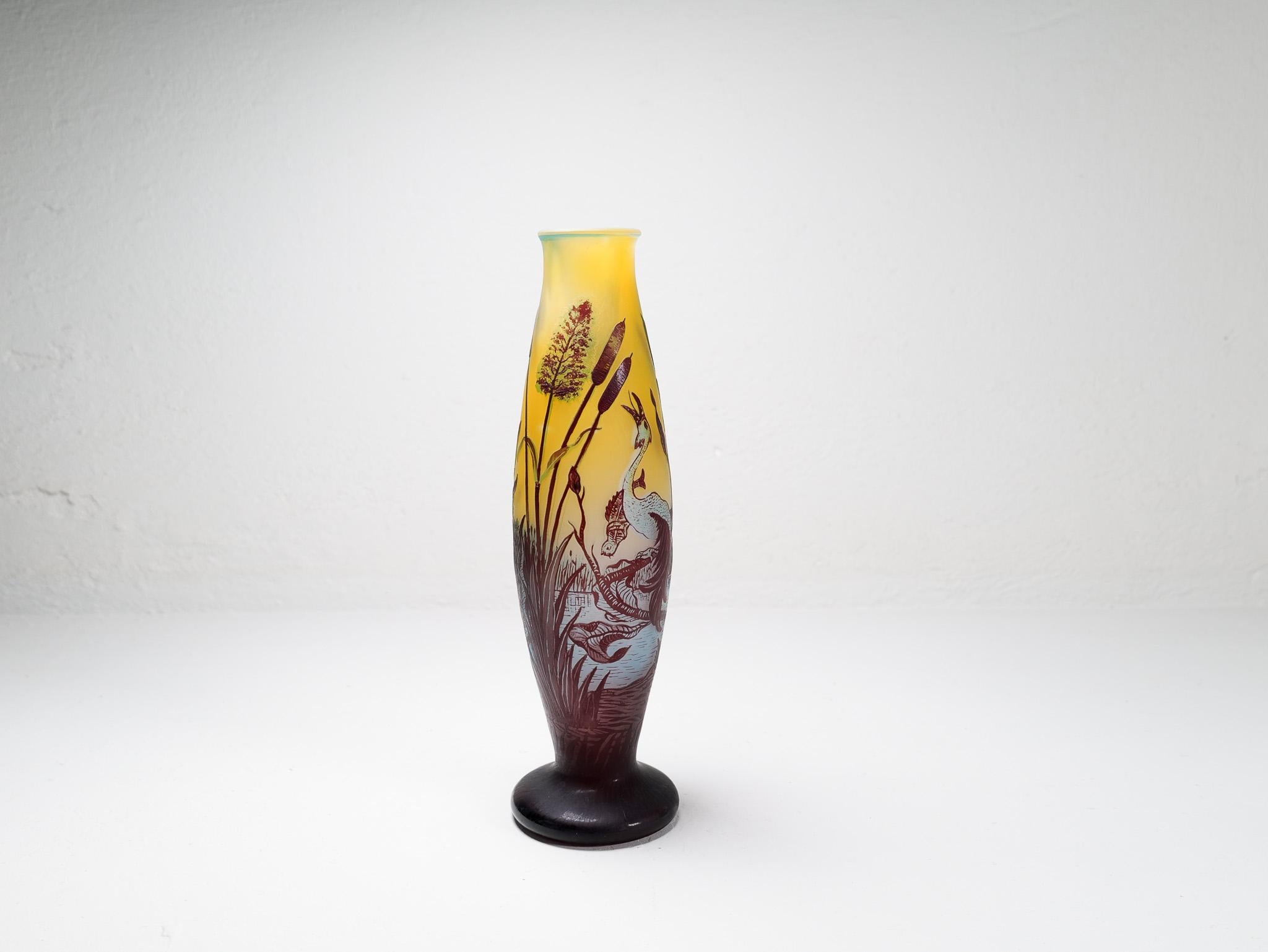 Dekorative Jugendstil-Vase aus geschnitztem Glas, Schweden, 1900er Jahre (Glaskunst) im Angebot