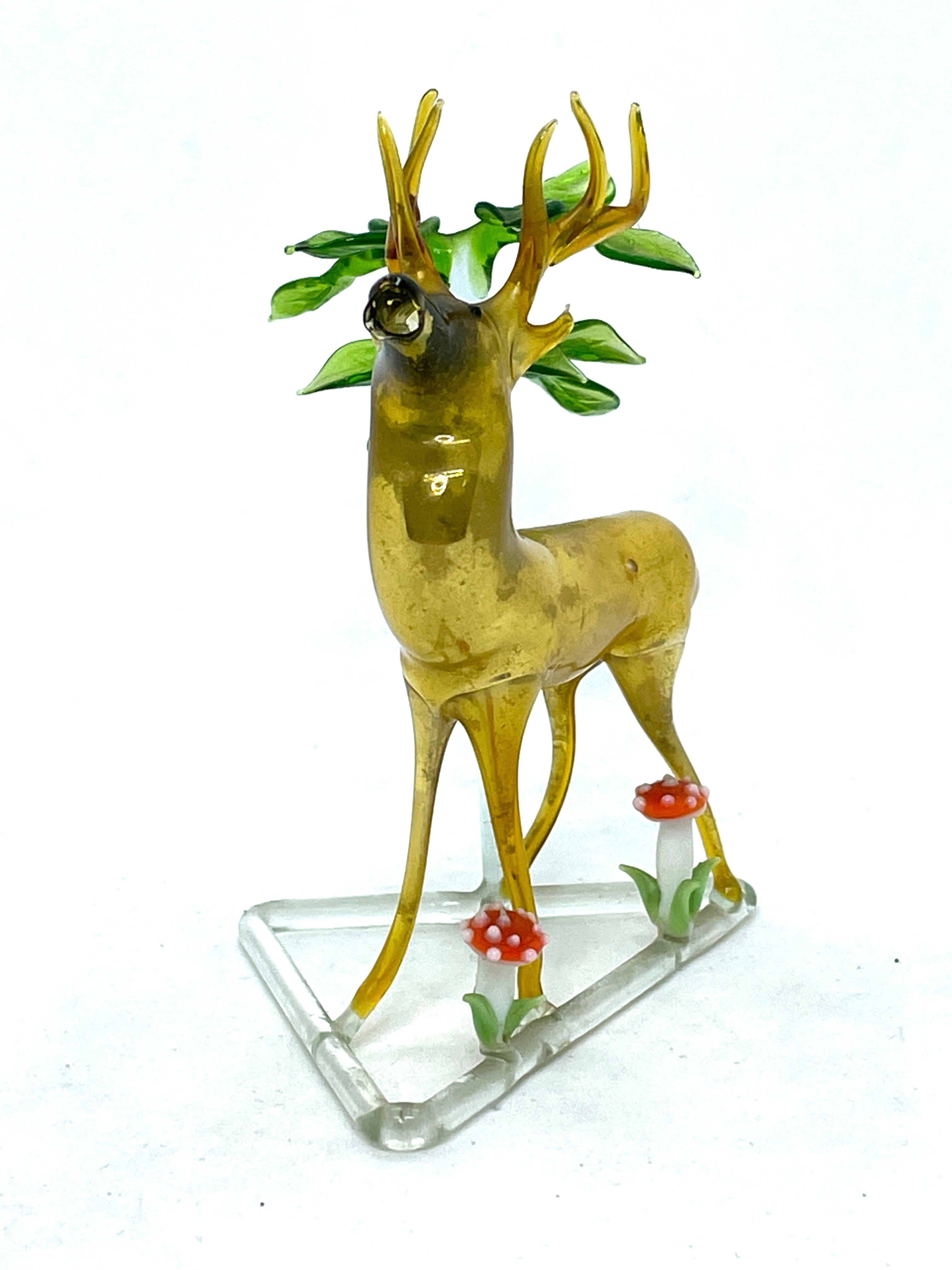 Classic early-20th century hand blown Deer Figurine, made probably in the Lauscha Thuringia Area in Germany. Excellent vintage condition, consistent with age and use. A nice addition to any collection. Found at an estate sale in Nuremberg, Germany.
