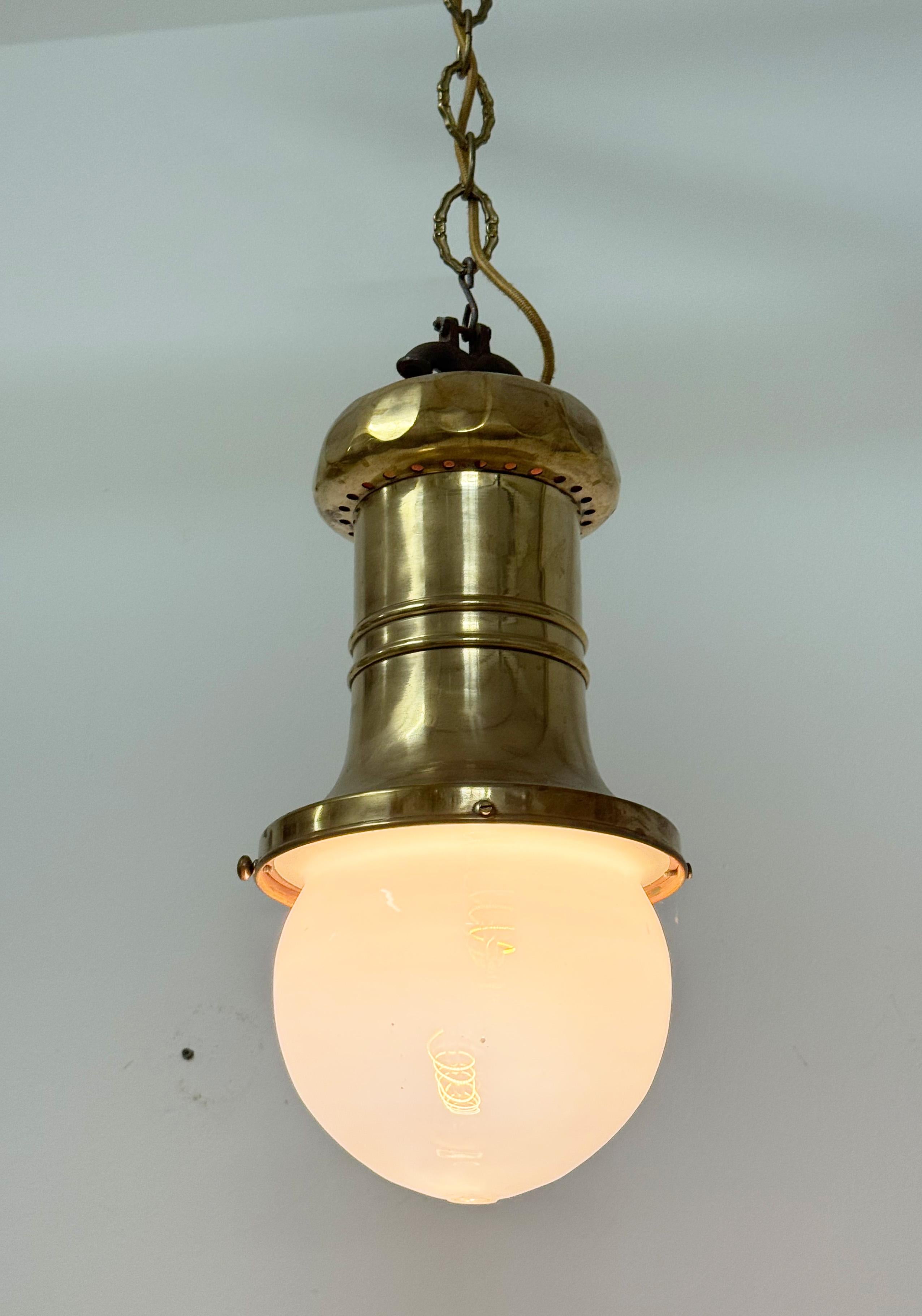 Lampada in stile Art Nouveau per grandi magazzini o fabbriche in vendita 9