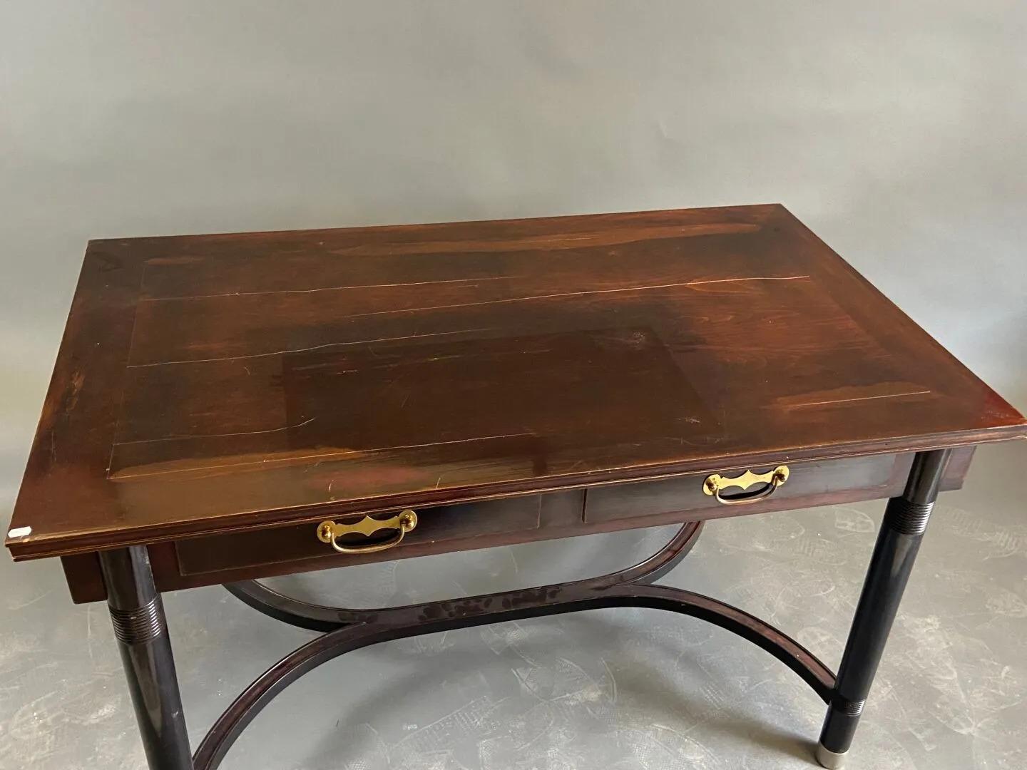Art Nouveau desk in walnut , Viennese Secession, circa 1900
patina to be redone, small lack of plating