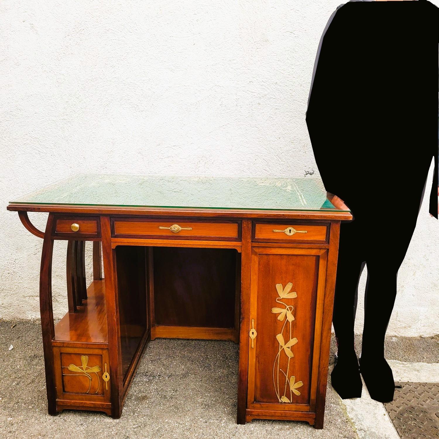 Art Nouveau Desk In Wood With Brass Decoration, Late 19th And Early 20th Century in vendita 9