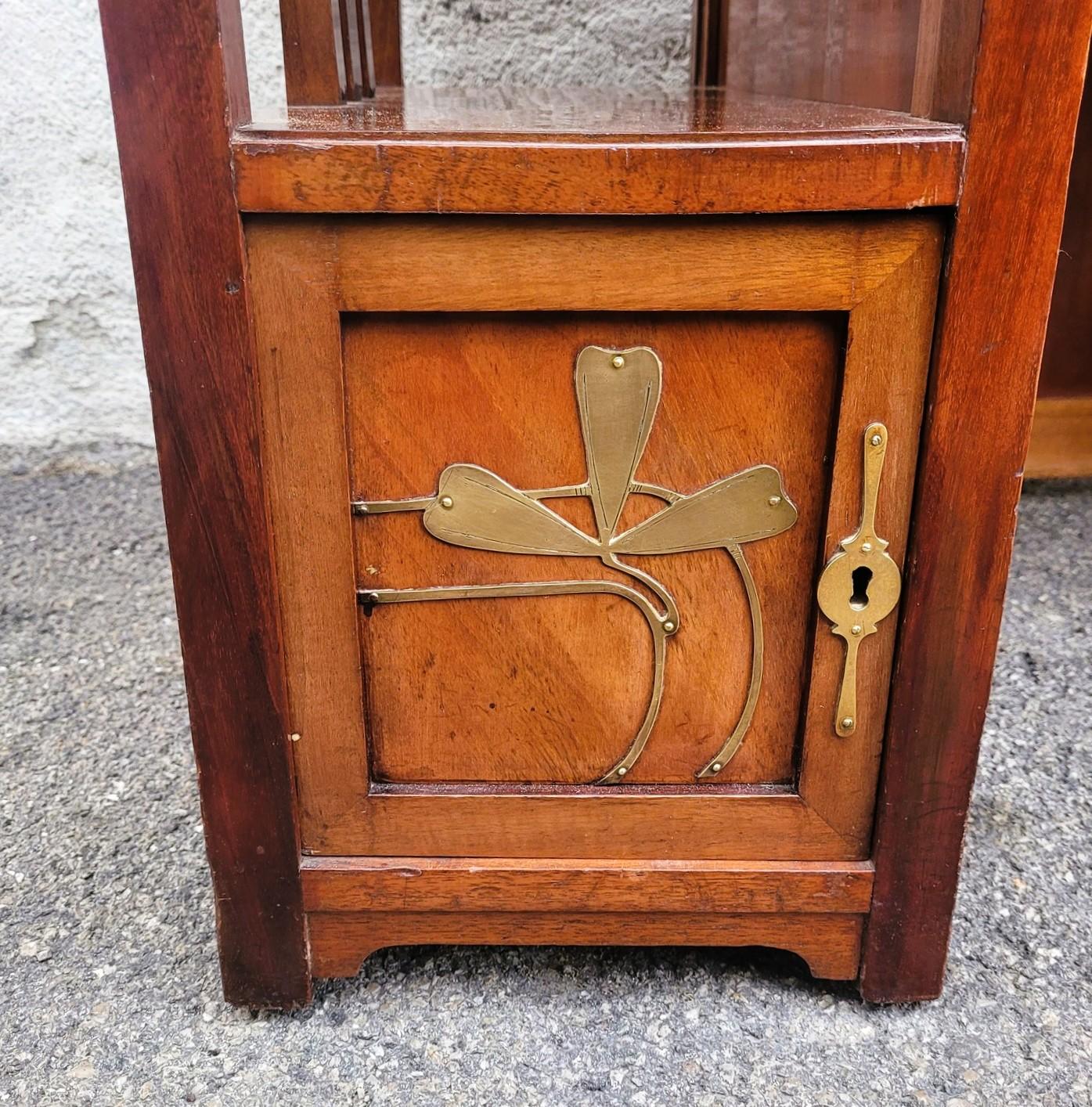 Art Nouveau Desk In Wood With Brass Decoration, Late 19th And Early 20th Century In condizioni buone in vendita a MARSEILLE, FR