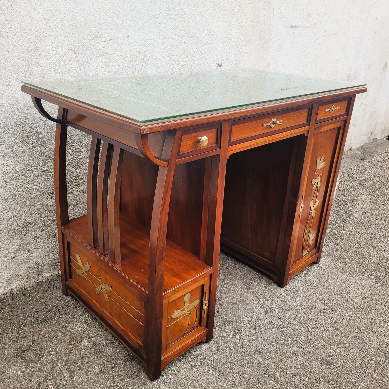 Art Nouveau Desk In Wood With Brass Decoration, Late 19th And Early 20th Century in vendita 2