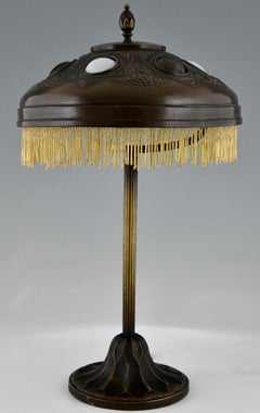 Art nouveau desk lamp in patinated bronze hammered brass & glas shade 1900