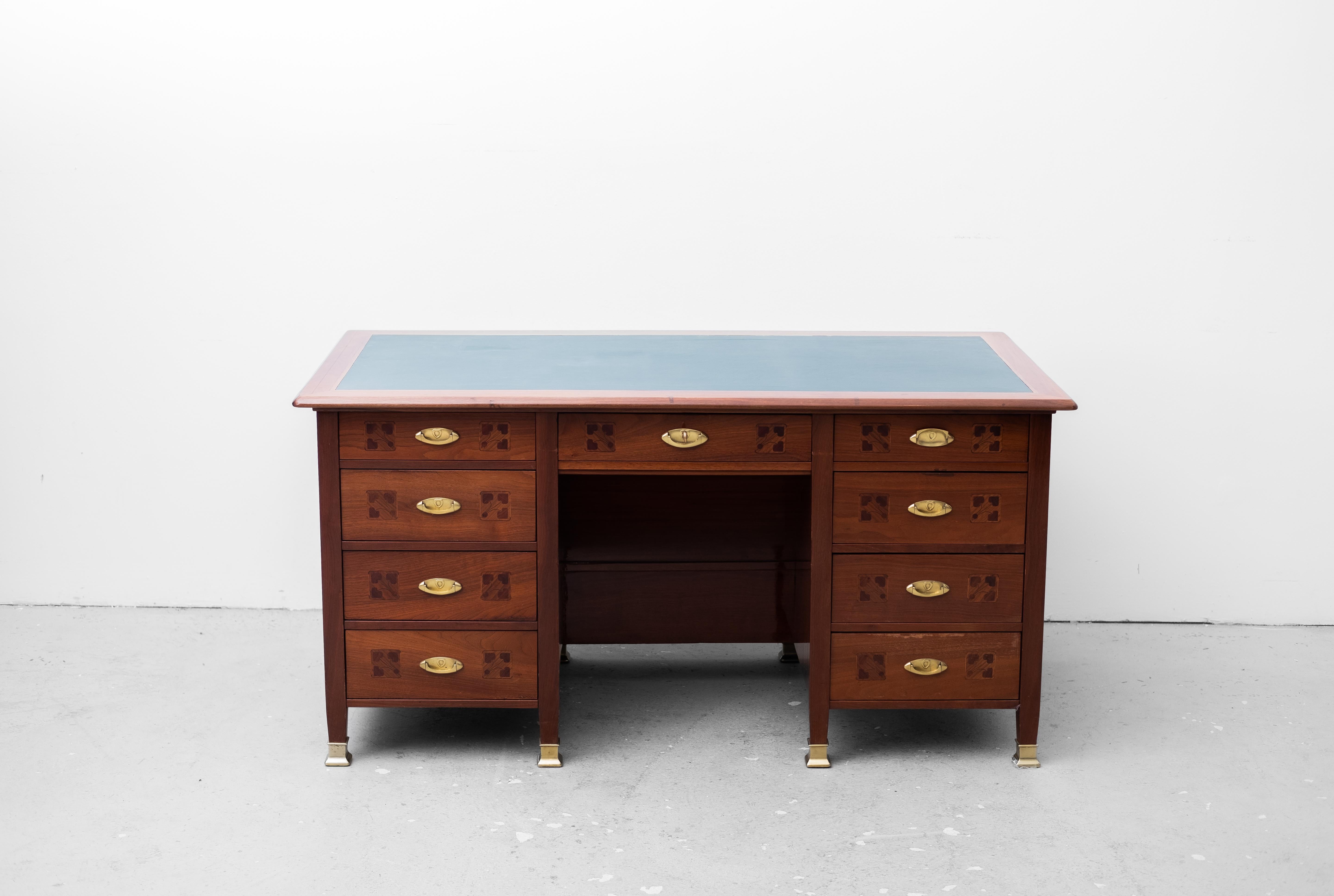 Table dimensions: H 79 x L 154 x D 82 cm (legroom: depth 44 x knee height 62 x leg width 51 cm) Armchair: seat height 45 x total height 82.5 x width 56 x total depth 58 x seat width 41 x seat depth 45 cm. In 1906, Portois & Fix celebrated its 25th