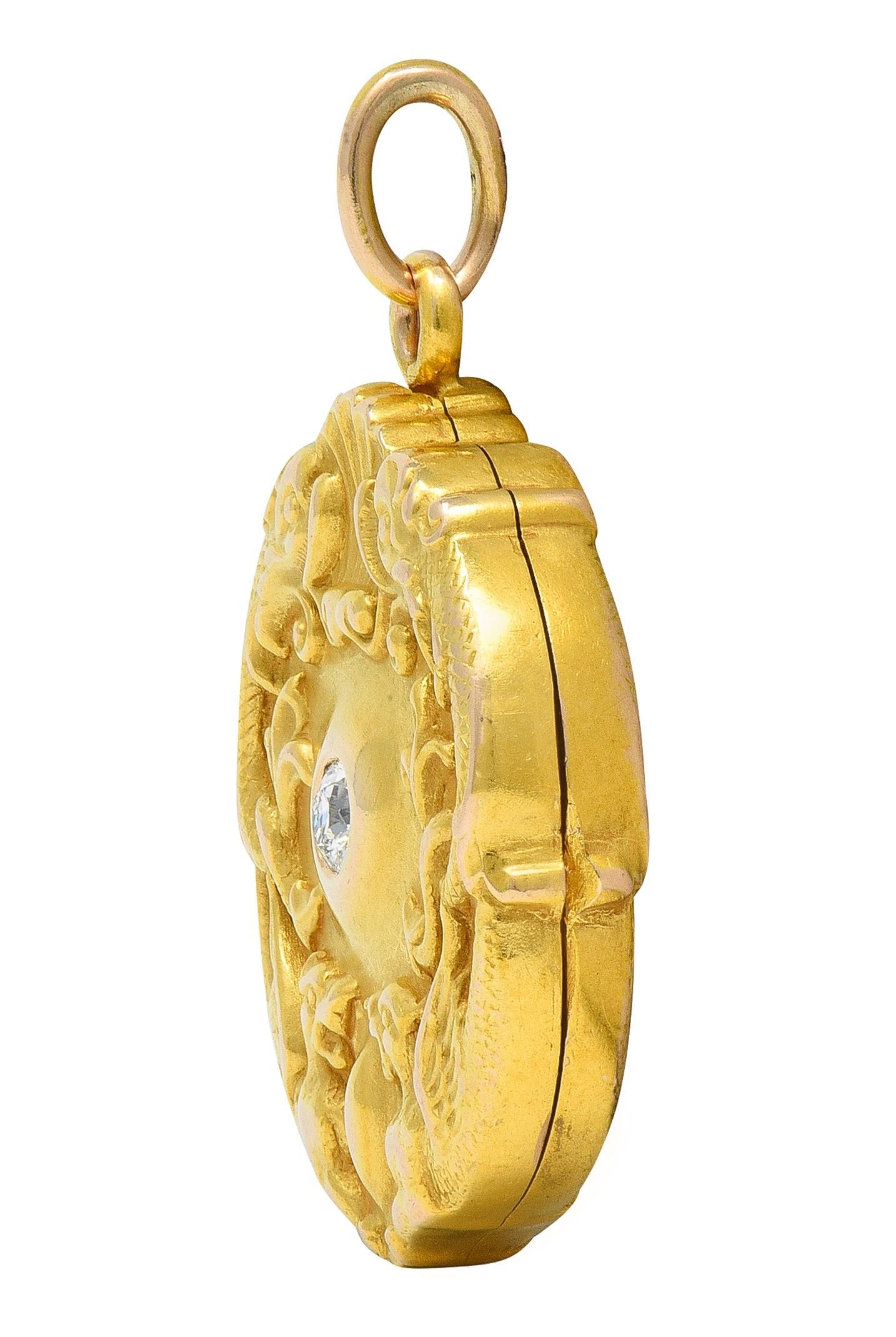 Taglio antico europeo Ciondolo a medaglione in oro 14K bicolore con diamante Art Nouveau, Serpente Grifone Antico in vendita