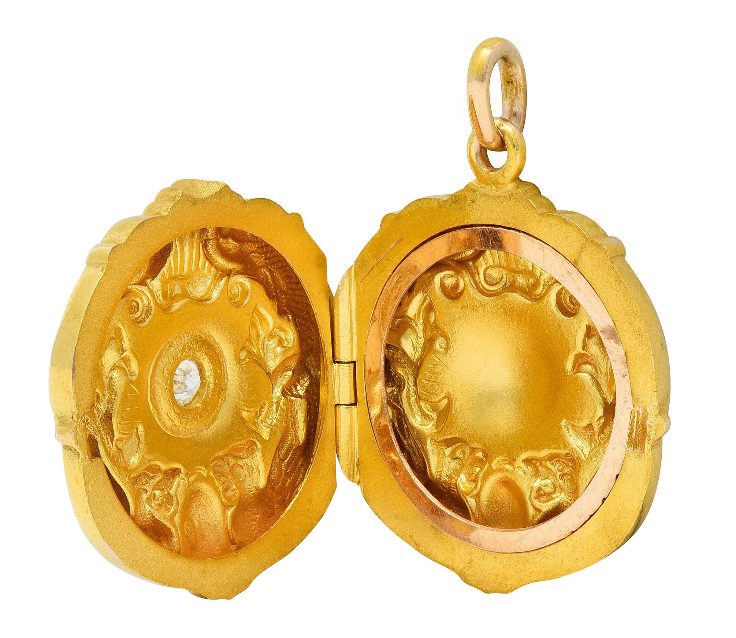 Ciondolo a medaglione in oro 14K bicolore con diamante Art Nouveau, Serpente Grifone Antico in vendita 2