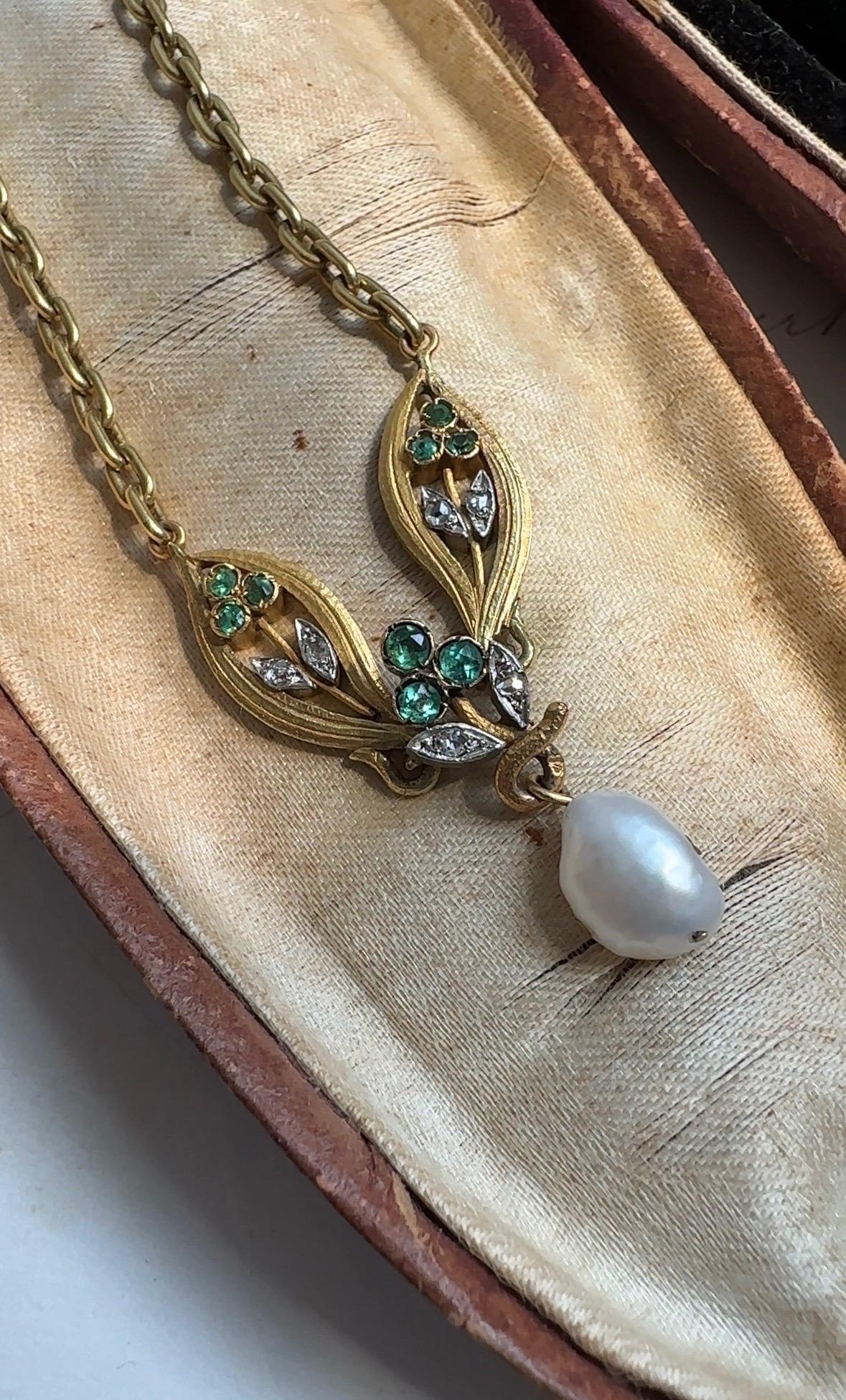 18K French Art Nouveau Diamond, Tsavorite and Pearl Fancy Link Station Necklace In Good Condition For Sale In Hummelstown, PA