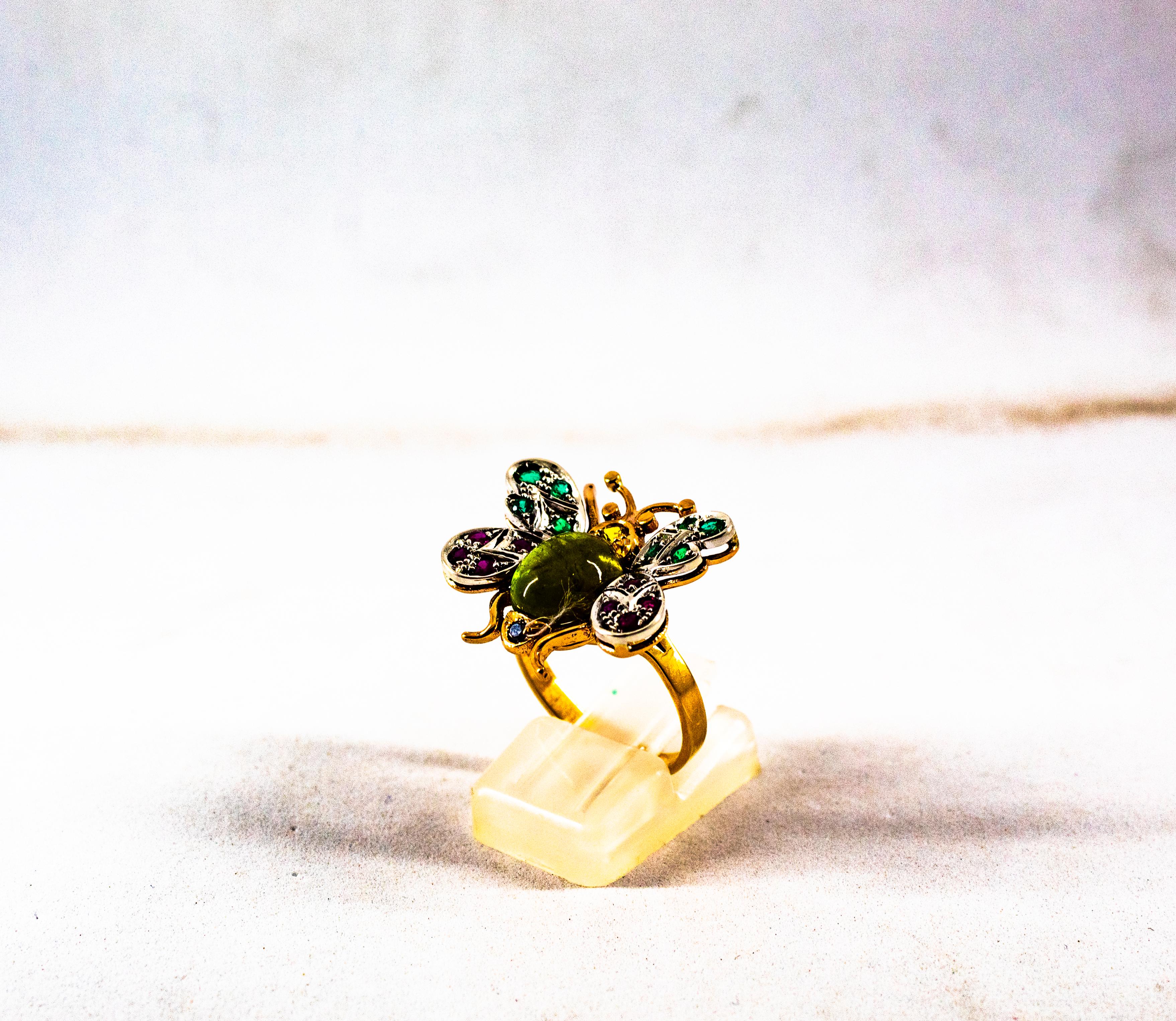 Gelbgold-Cocktailring mit weißem weißen Diamanten, Smaragd, Saphir, Rubin und grünem Turmalin im Zustand „Neu“ in Naples, IT