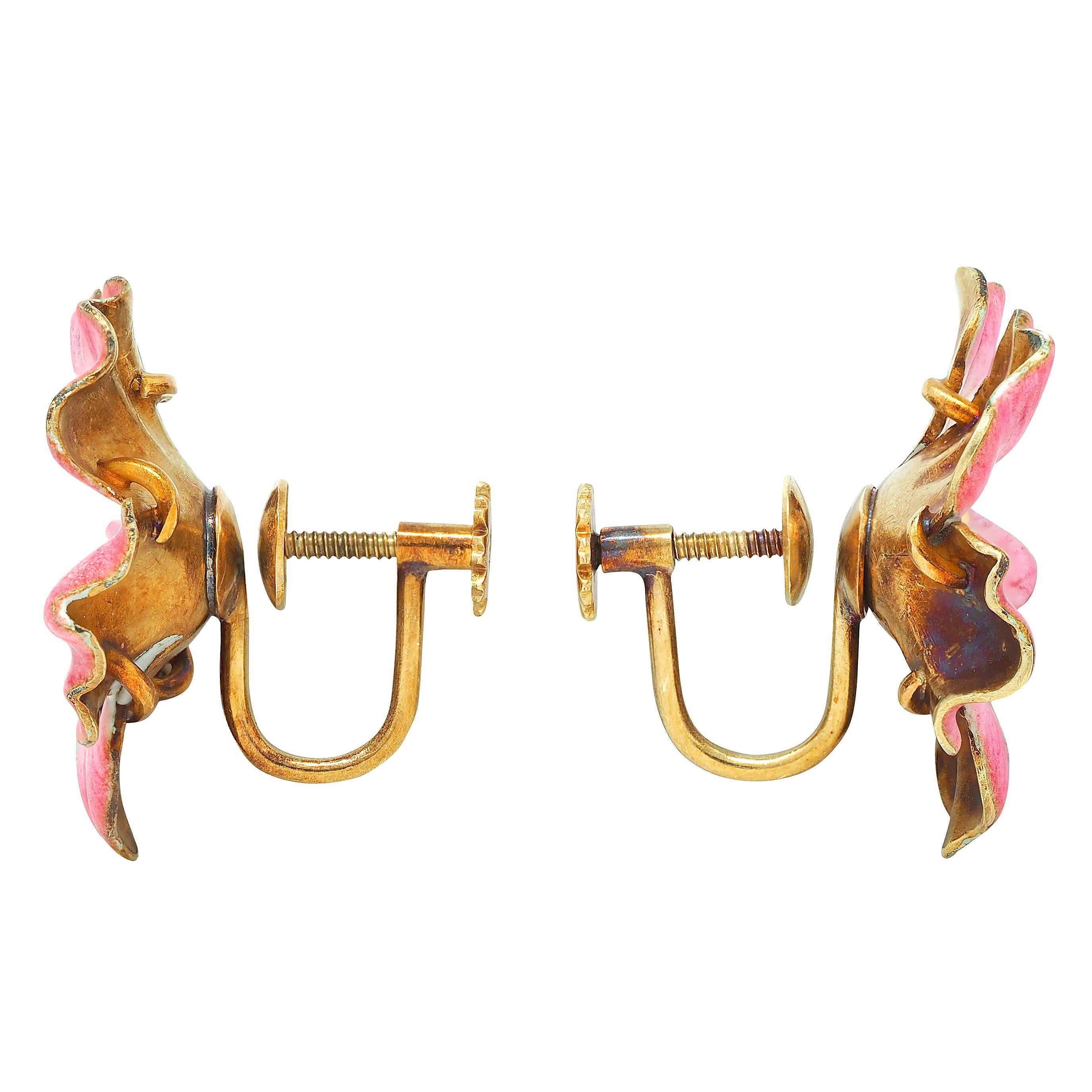 Art Nouveau Orecchini a vite con diamante e smalto in oro 14K con fiori dipinti antichi in vendita
