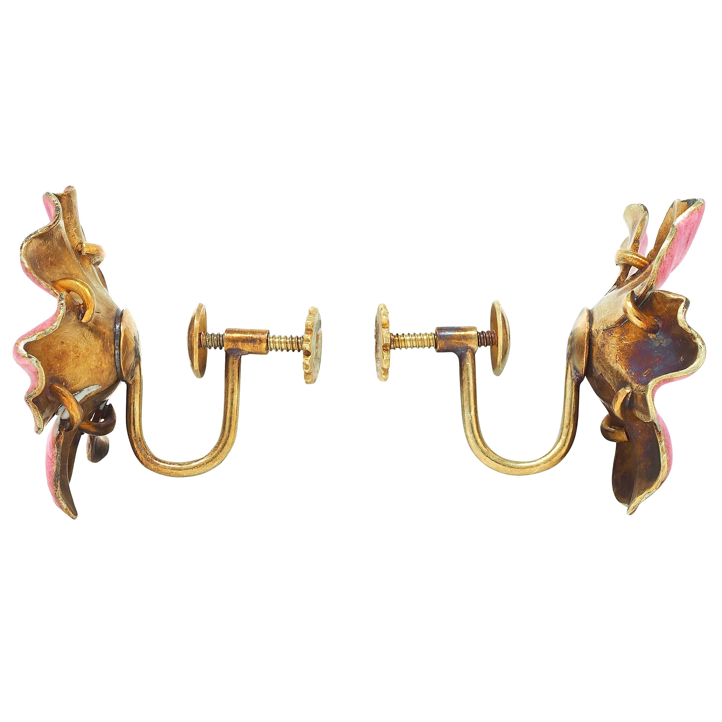 Orecchini a vite con diamante e smalto in oro 14K con fiori dipinti antichi In condizioni ottime in vendita a Philadelphia, PA
