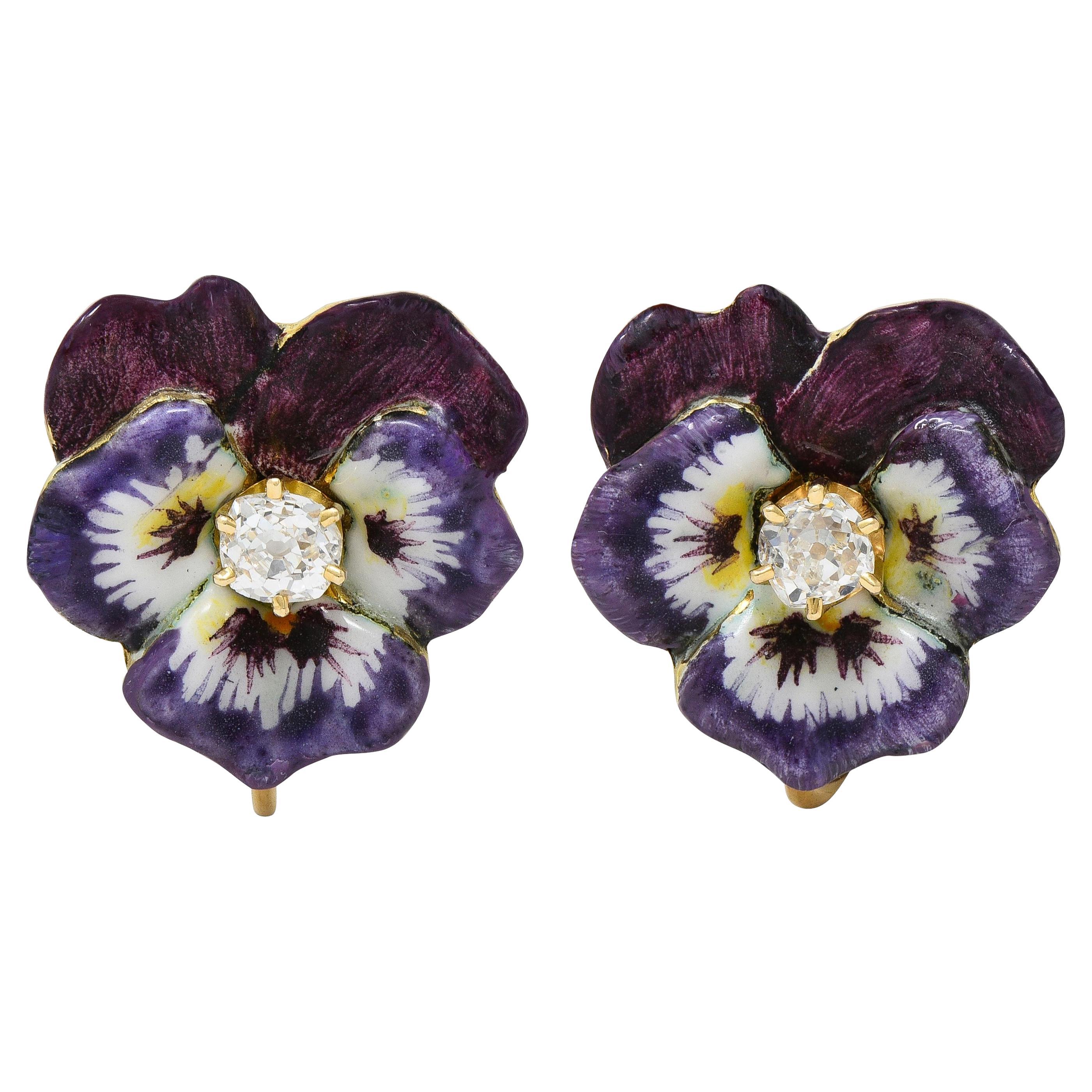 Orecchini a vite con diamante e smalto in oro 14 carati, con viola del pensiero dipinta in stile liberty