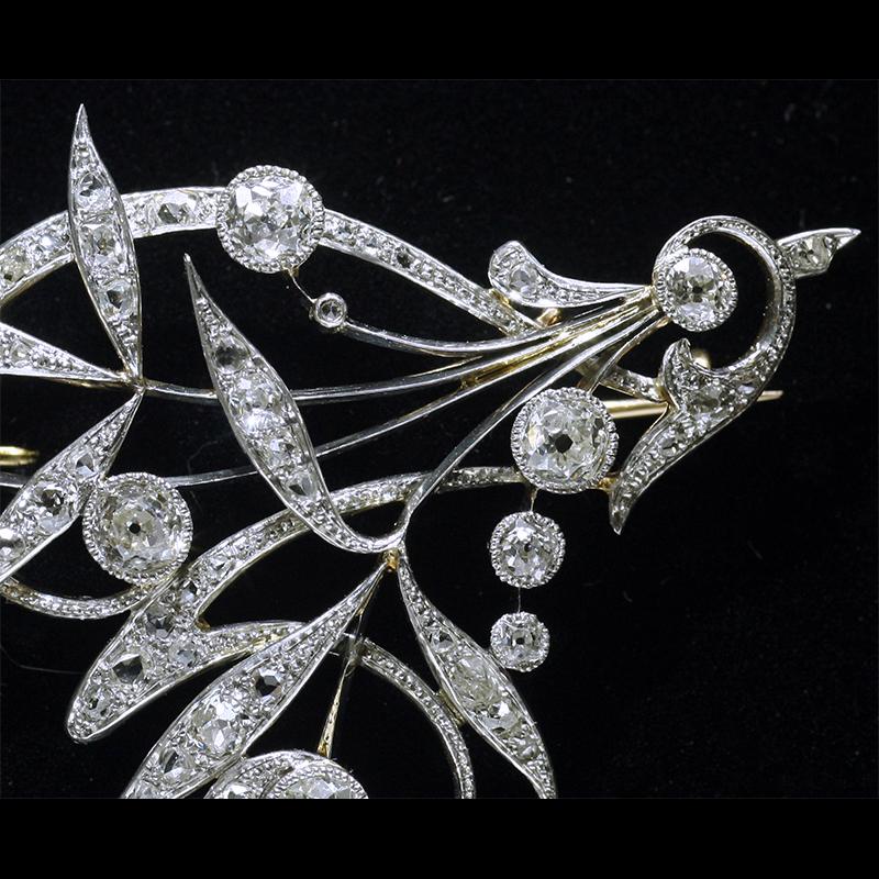 Platinum & 18ct  gold Set Art nouveau Diamond Pendant / Brooch c1910 with detachable 18ct  gold brooch fitting.  