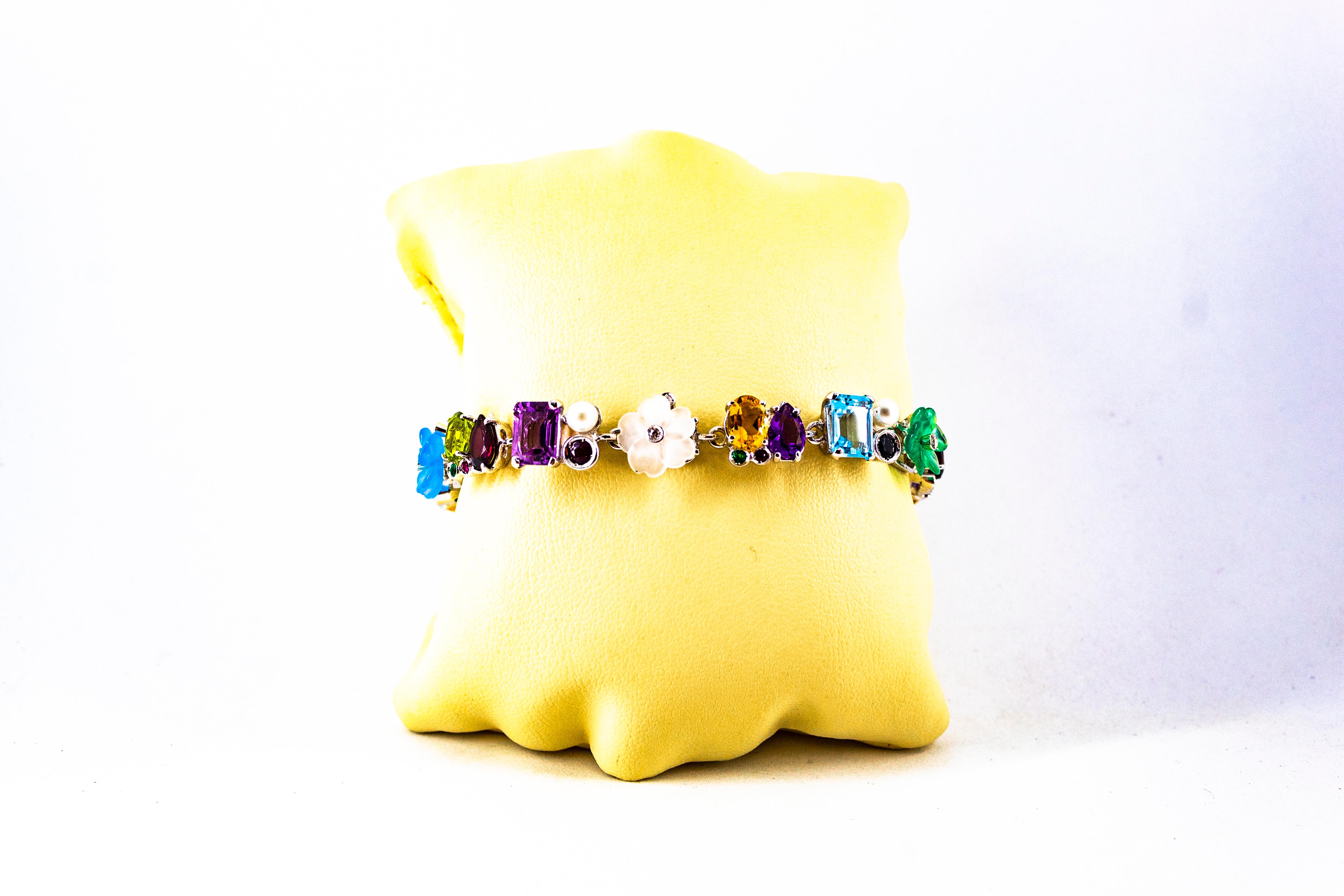 Bracelet Art nouveau fleurs en or blanc, diamant, rubis, émeraude, saphir bleu, perle en vente 10