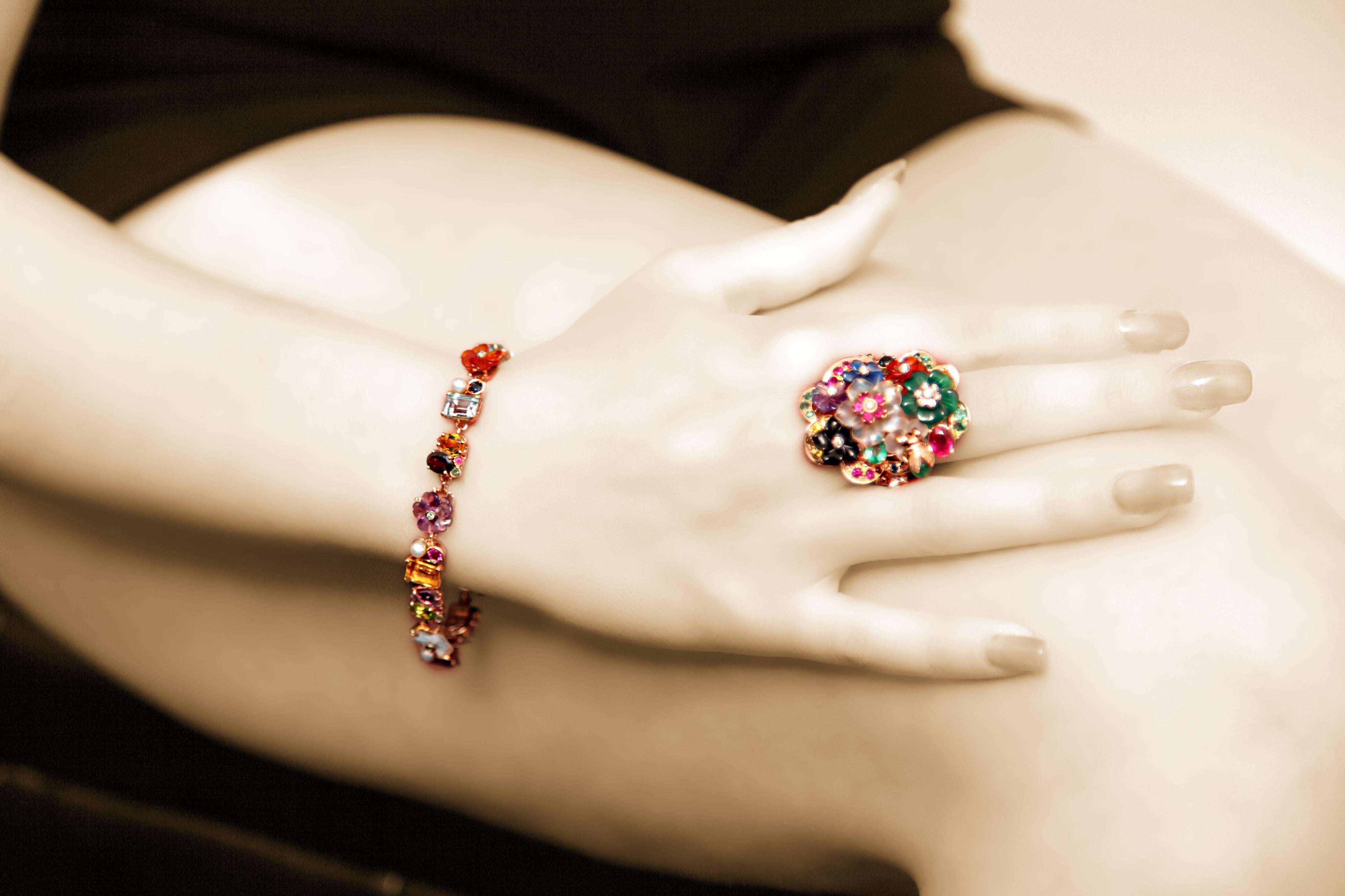 Bracelet Art nouveau fleurs en or blanc, diamant, rubis, émeraude, saphir bleu, perle en vente 13