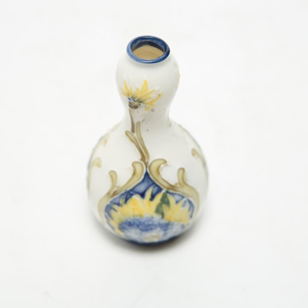 Art Nouveau Diminutive Porcelain Gourd-Shaped Vase In Good Condition For Sale In New York, NY