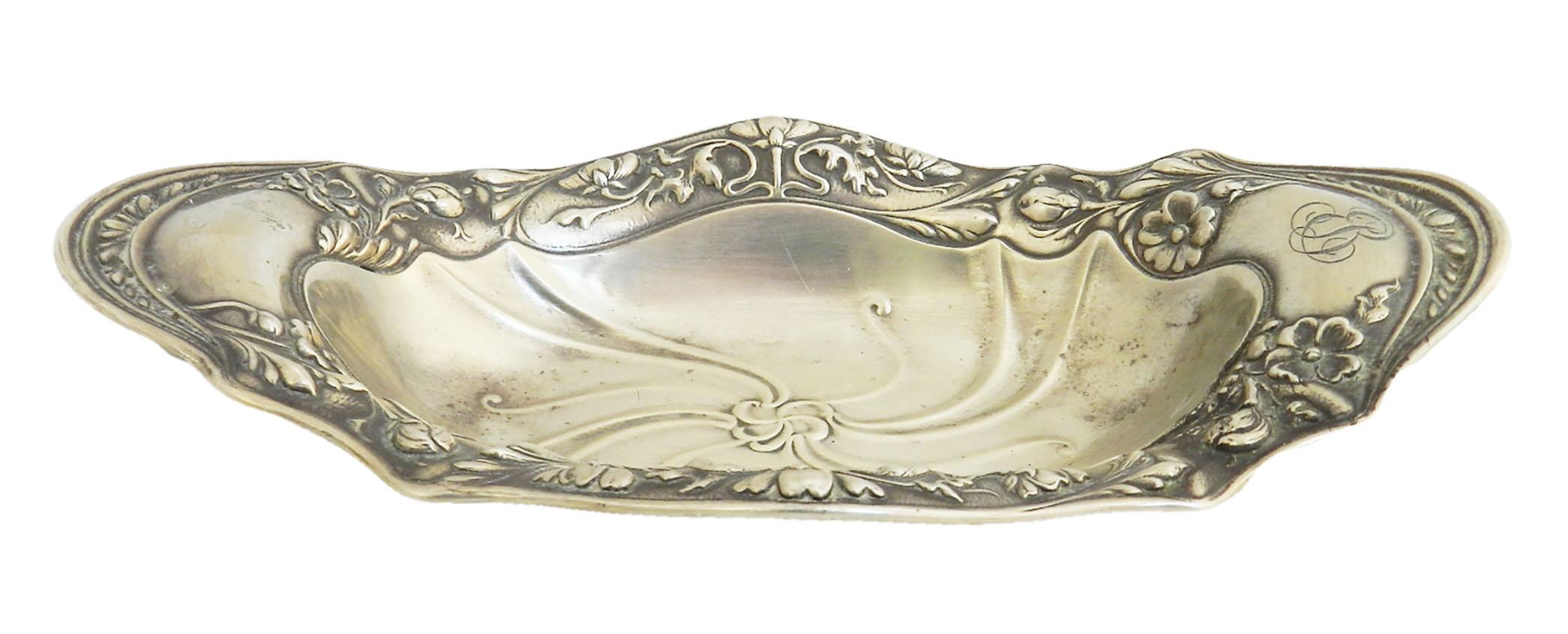 Gorham silver Art Nouveau dish
USA sterling silver
Hallmarked
Pin dish
Nut or Bonbon tray
Good antique condition 
Height = 4.5 cm (1.8