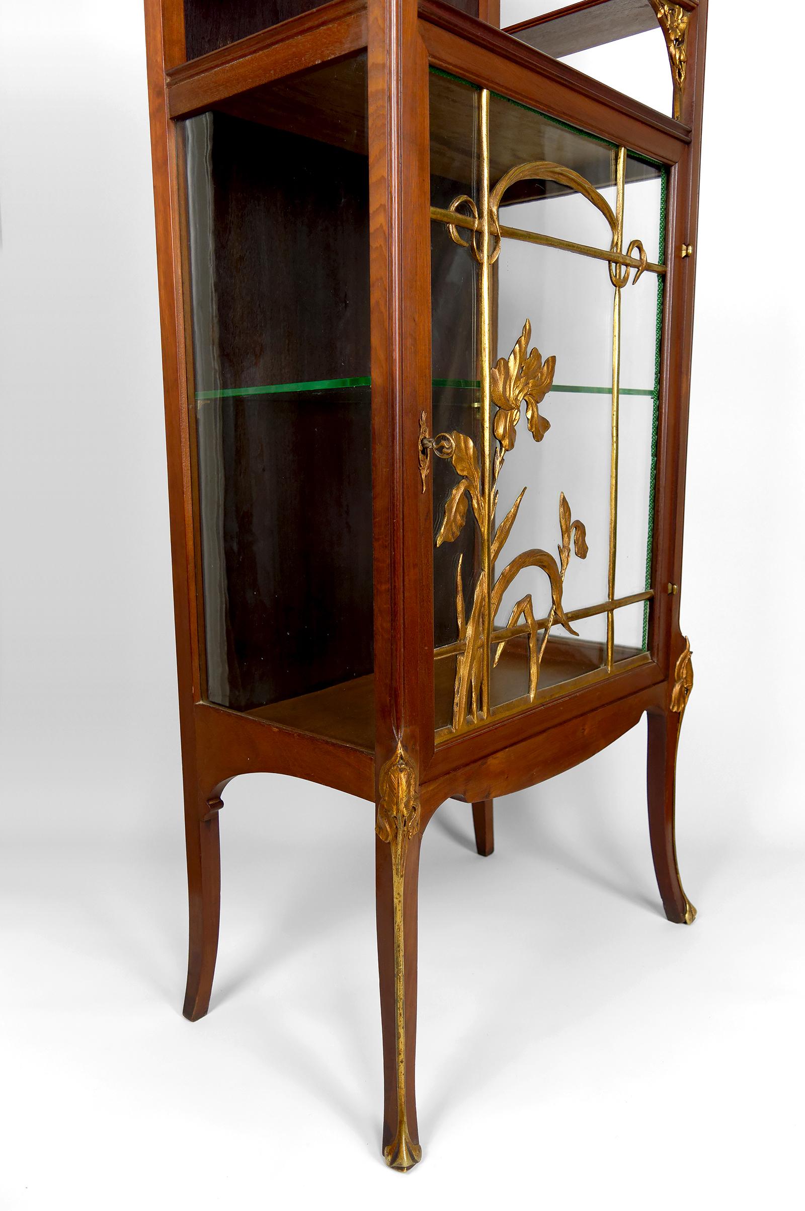 Vitrine Art Nouveau, bronze doré sur le thème floral, France, vers 1900 en vente 3