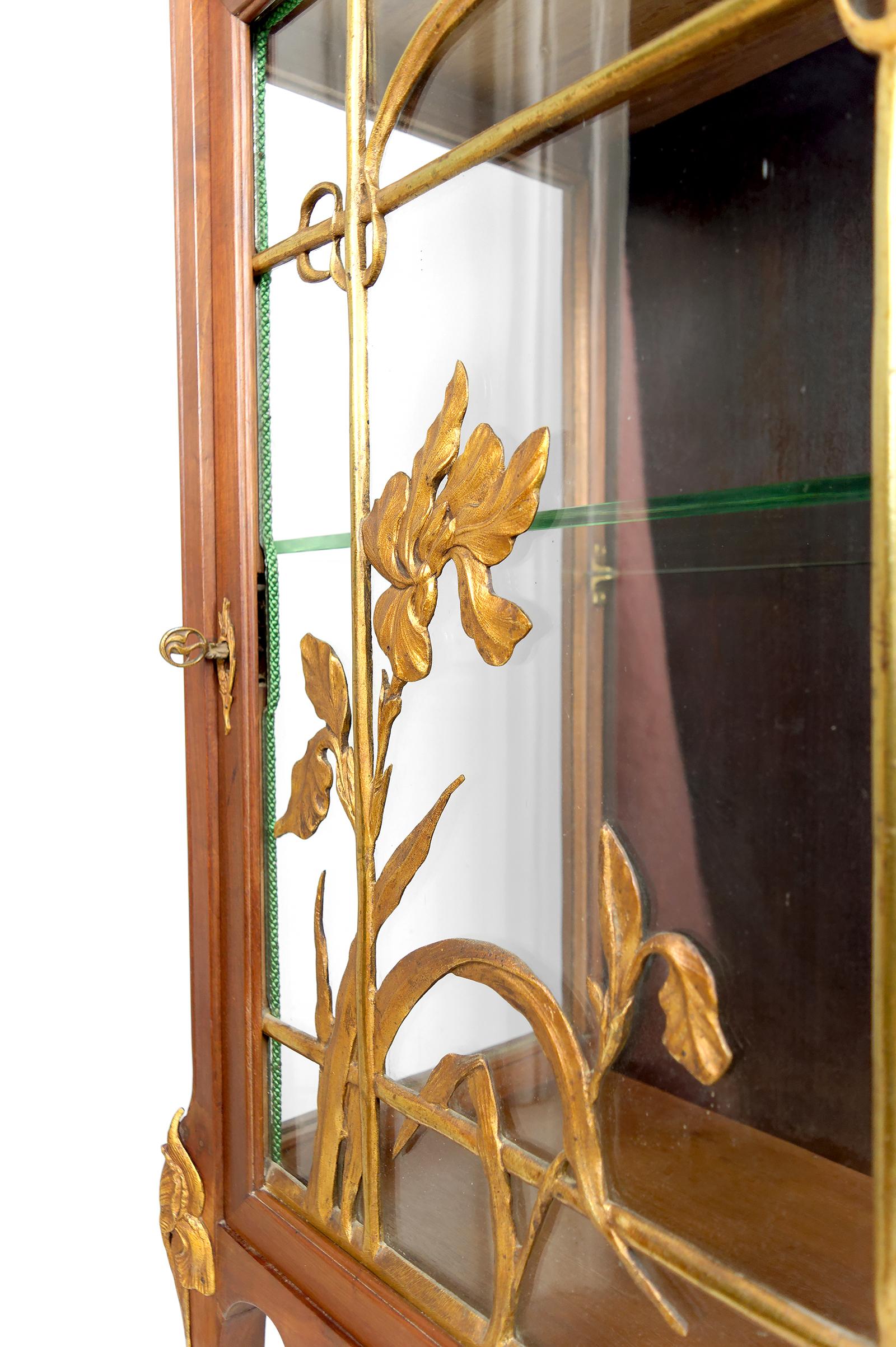 Vitrine Art Nouveau, bronze doré sur le thème floral, France, vers 1900 en vente 5