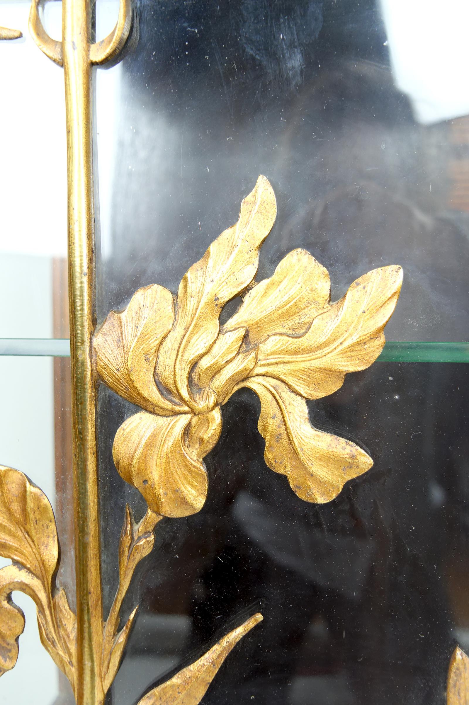 Vitrine Art Nouveau, bronze doré sur le thème floral, France, vers 1900 en vente 6