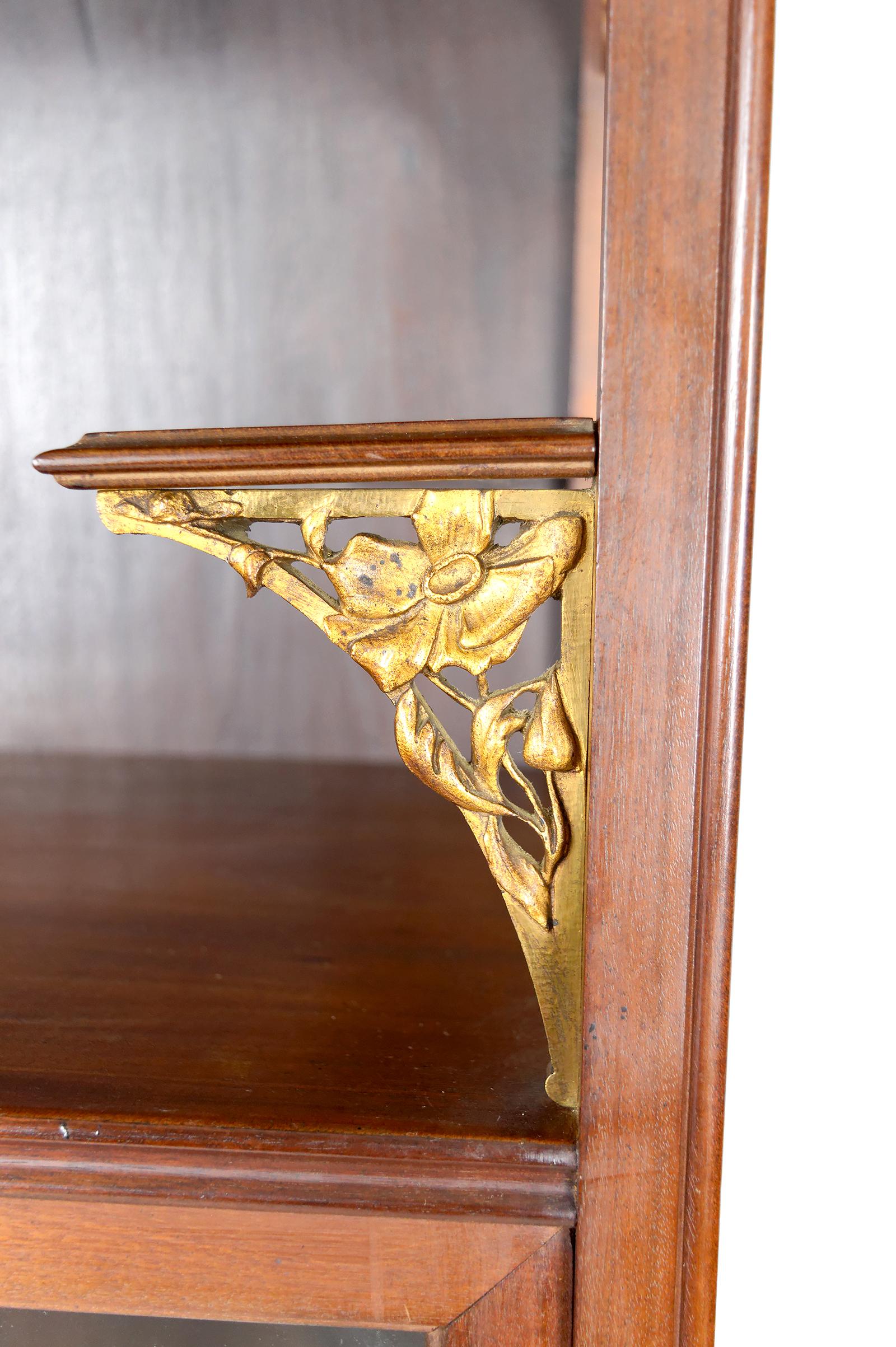 Vitrine Art Nouveau, bronze doré sur le thème floral, France, vers 1900 en vente 9