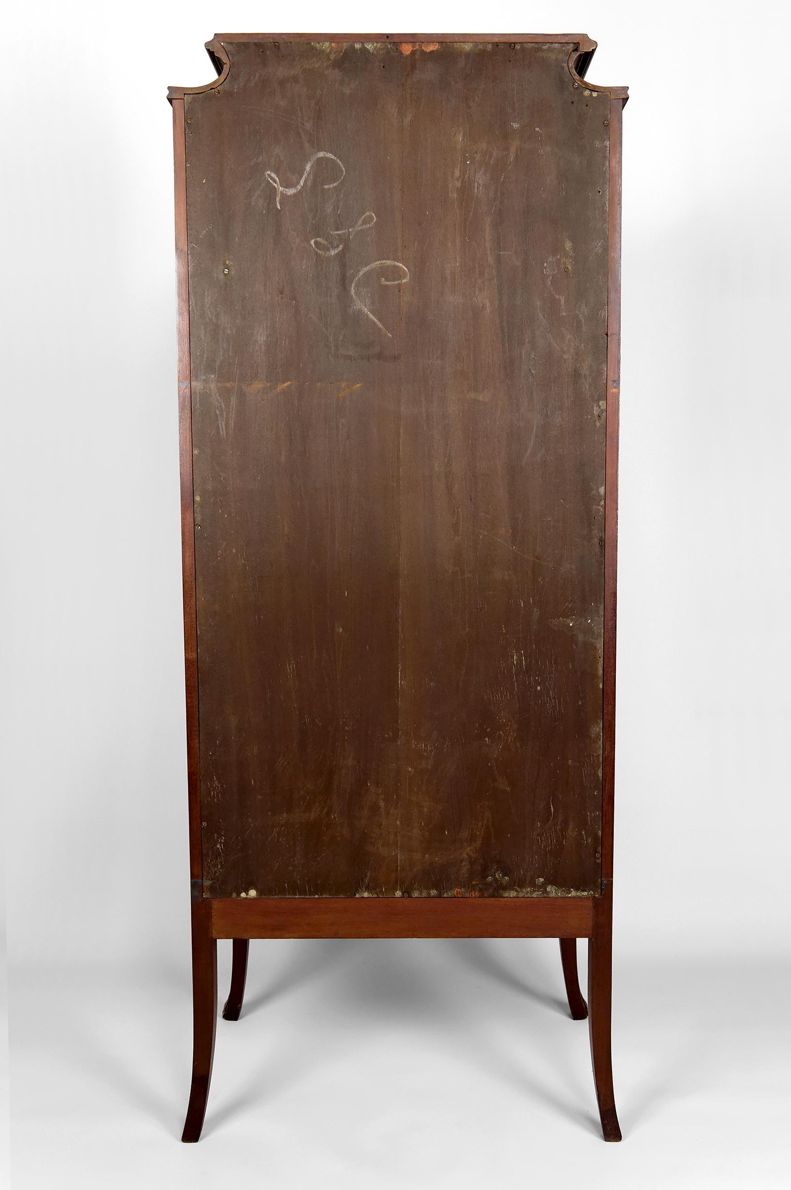 Biseauté Vitrine Art Nouveau, bronze doré sur le thème floral, France, vers 1900 en vente