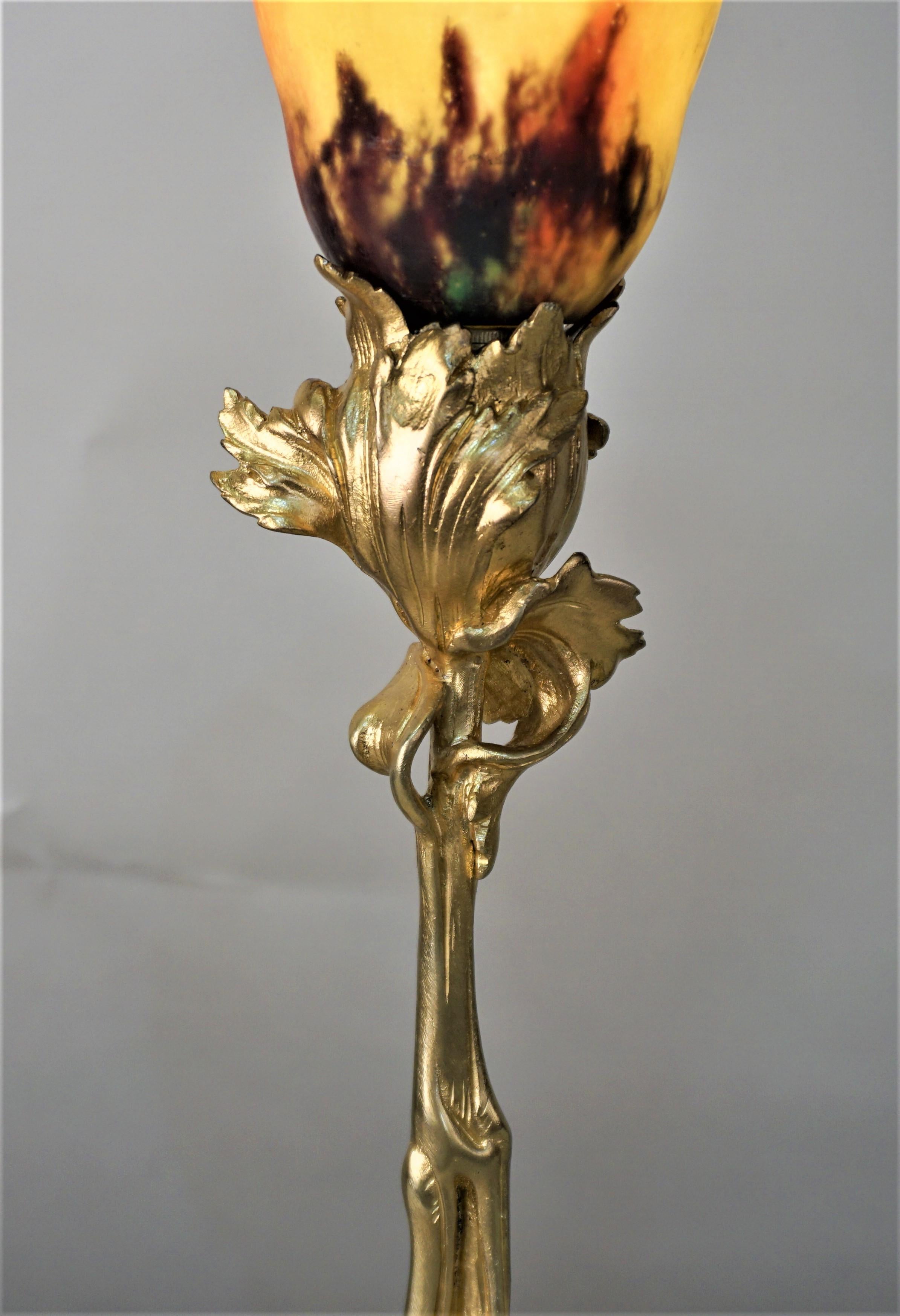 Early 20th Century Art Nouveau Dore Bronze and Art Glass Shade Table Lamp by Daum Nancy