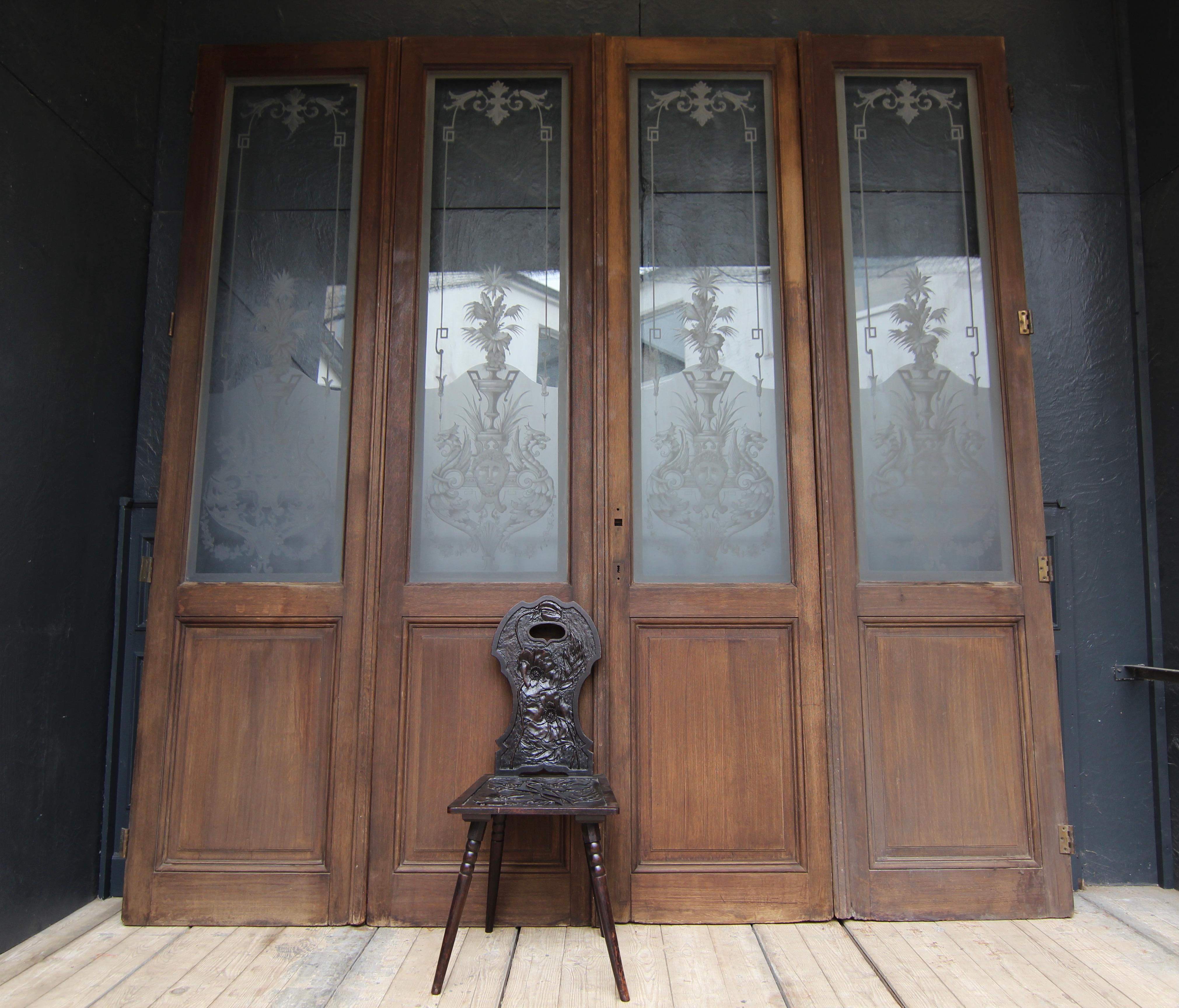 Puerta Doble Art Nouveau con Vidrio Grabado y Pintura Chinoiserie Belga en venta