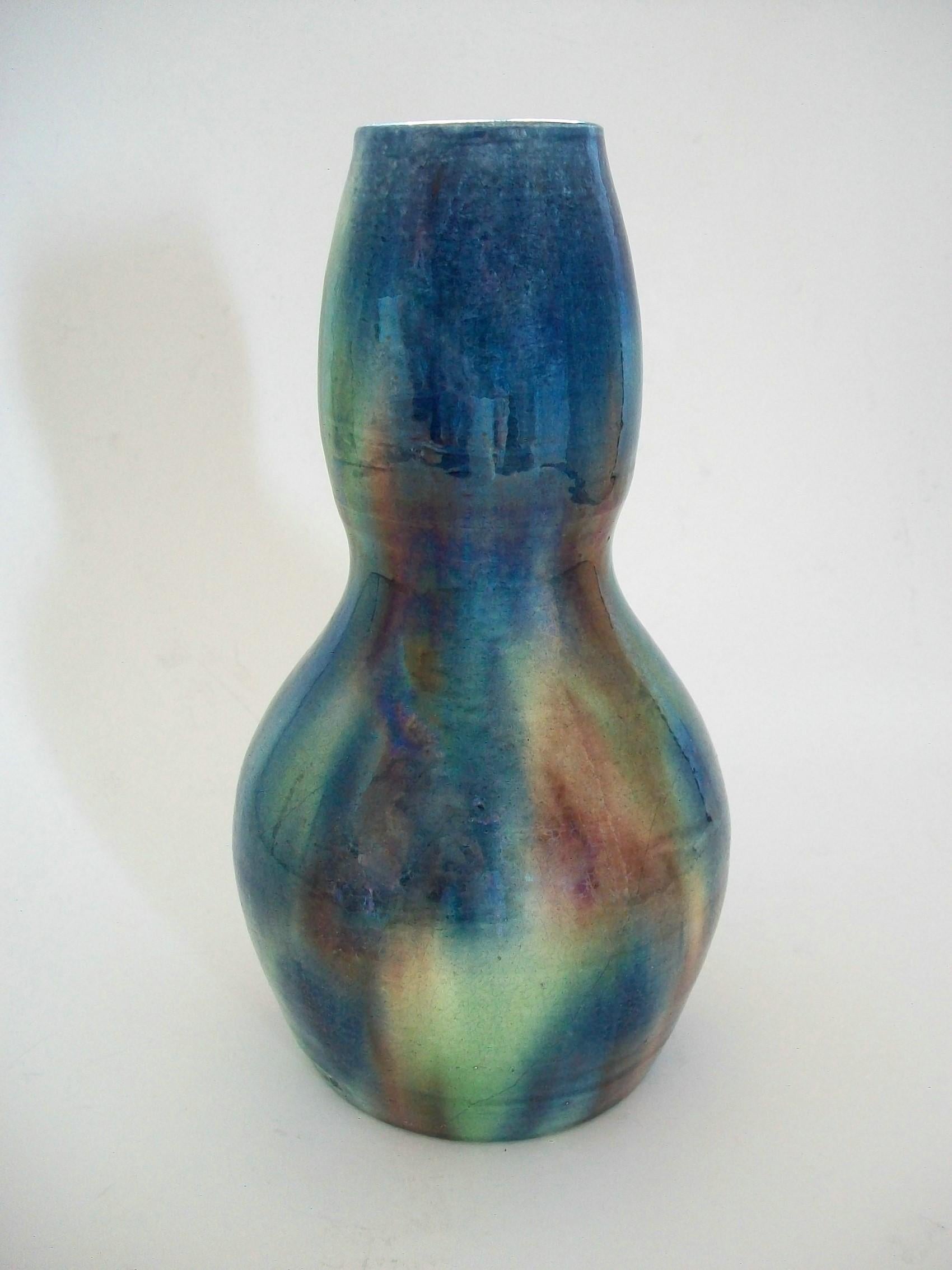 Art nouveau Vase en céramique Art Nouveau à double gourde - glaçure irisée - Belgique - 20e s. en vente