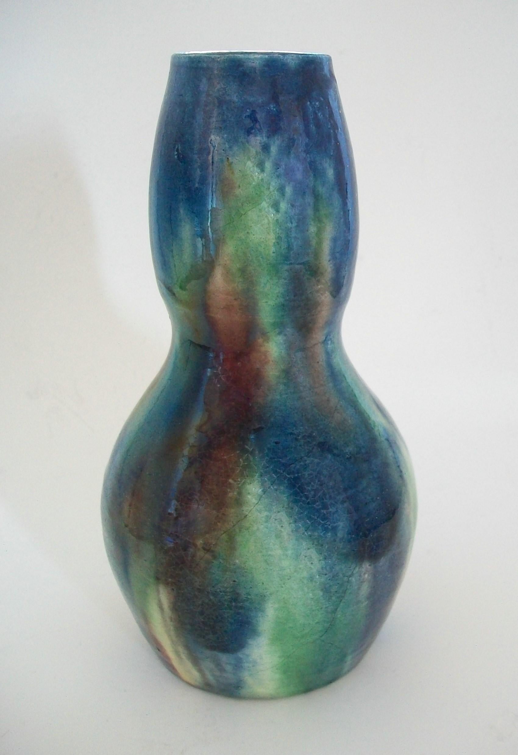 Belge Vase en céramique Art Nouveau à double gourde - glaçure irisée - Belgique - 20e s. en vente