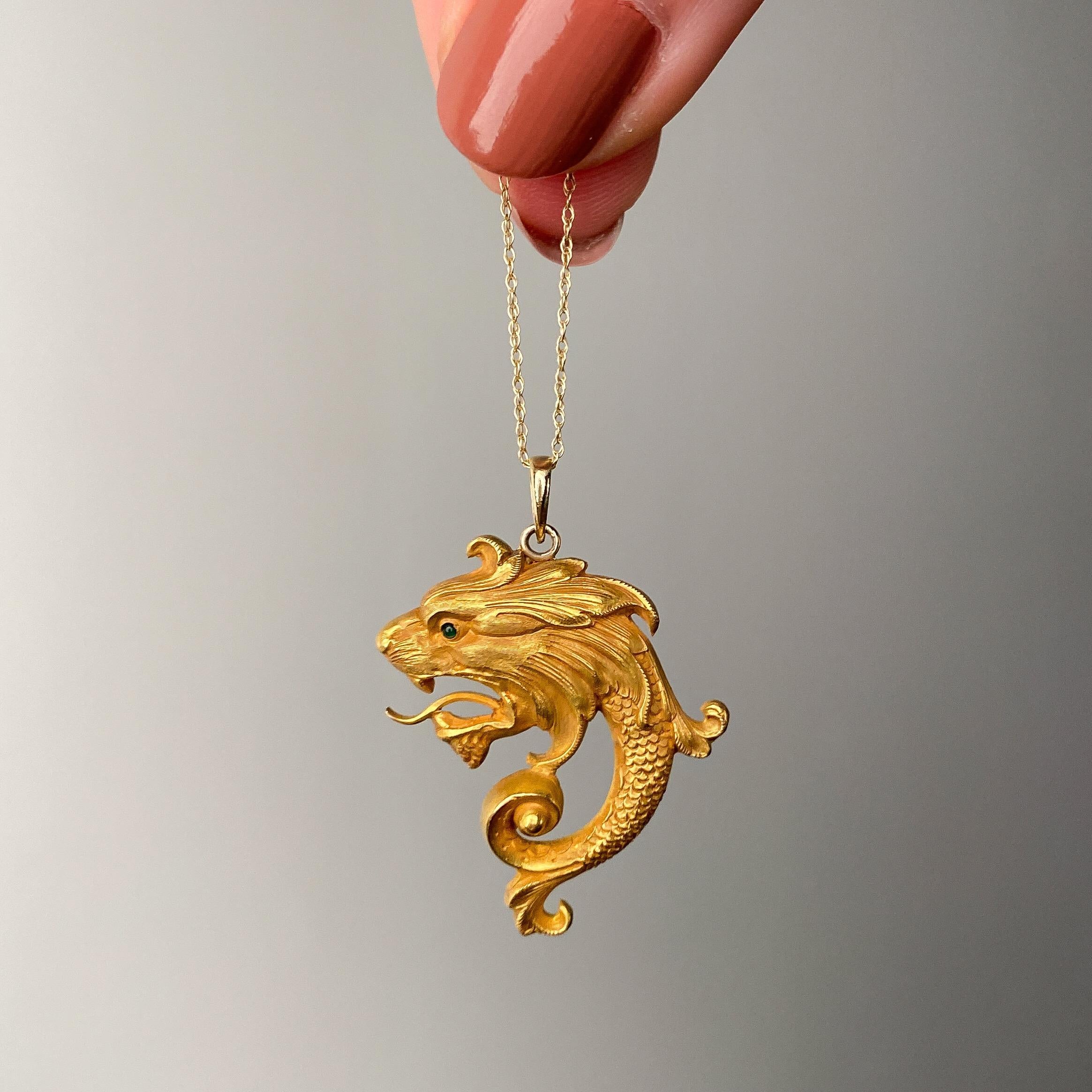 Pendentif Art Nouveau en or 14k représentant un dragon Pour femmes en vente